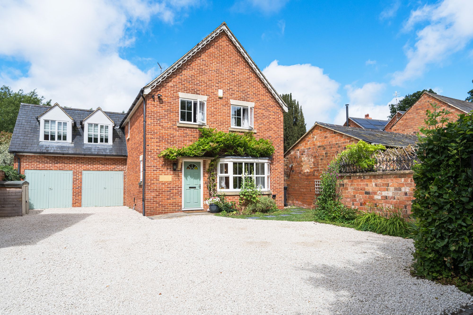 4 bed detached house for sale in Sutton Lane, Banbury, OX15