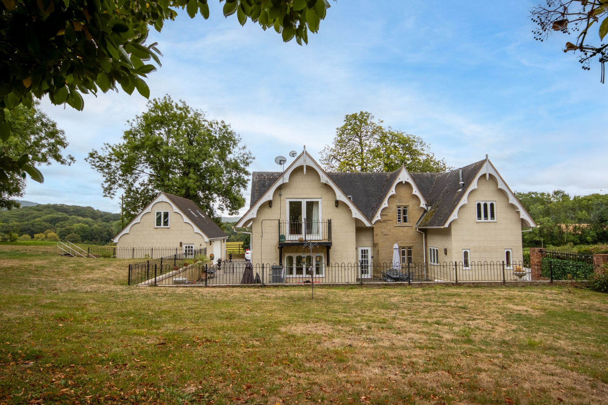 4 bed detached house for sale in Stanford Bridge, Worcester, WR6 18