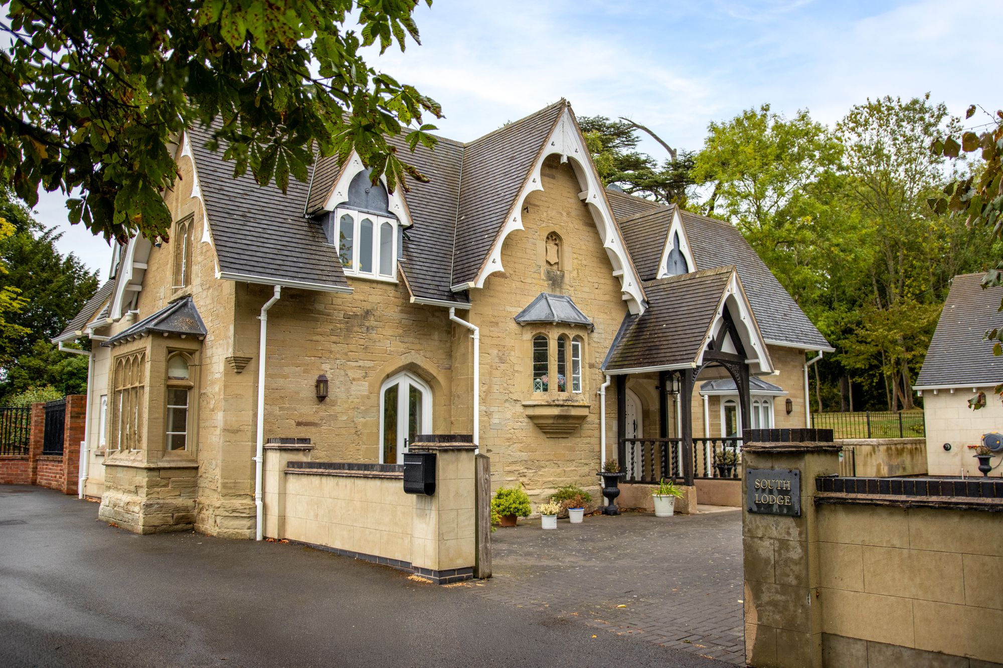 4 bed detached house for sale in Stanford Bridge, Worcester, WR6 - Property Image 1