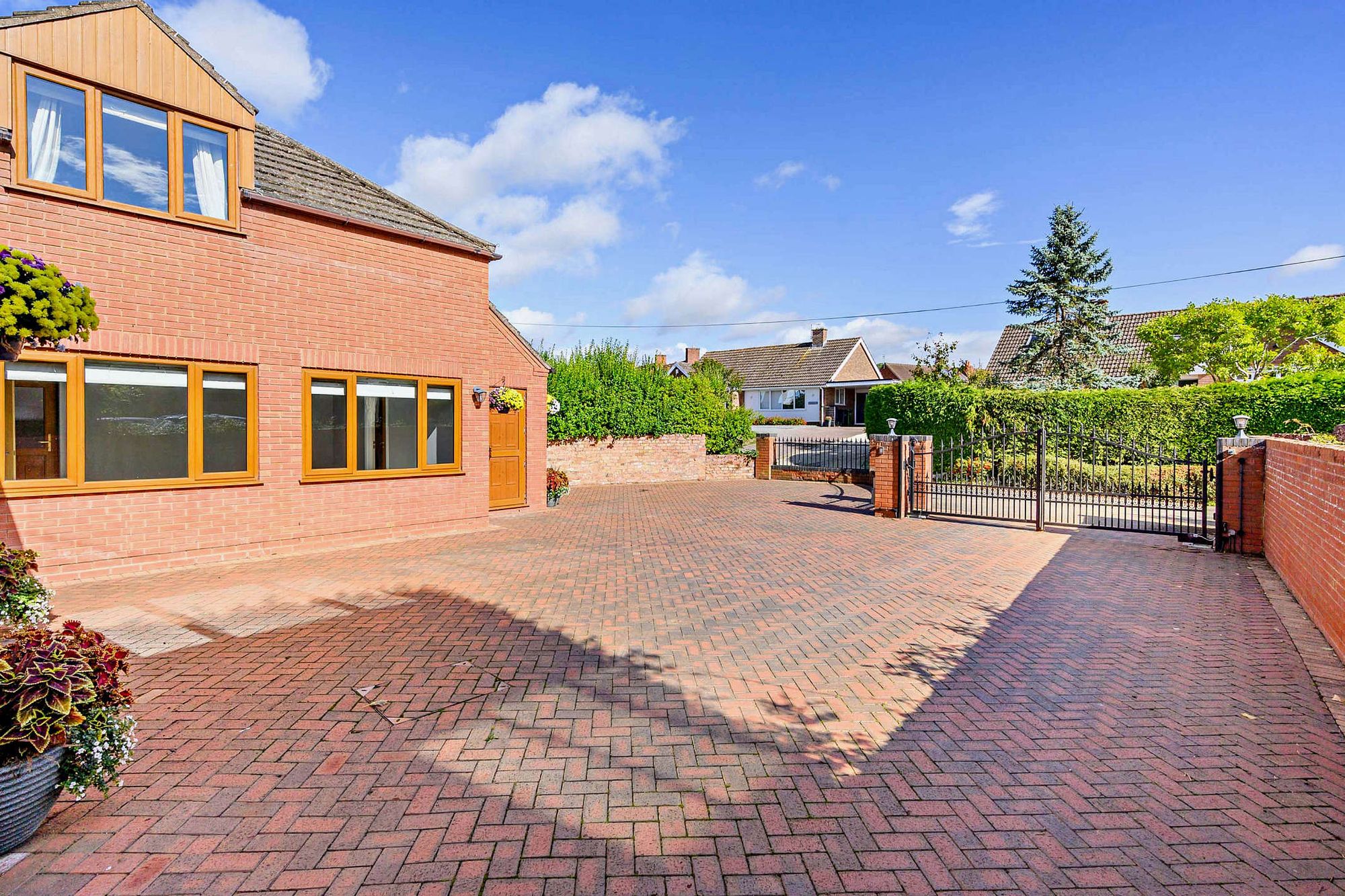 5 bed detached house for sale in Hatfield, Norton, WR5 15