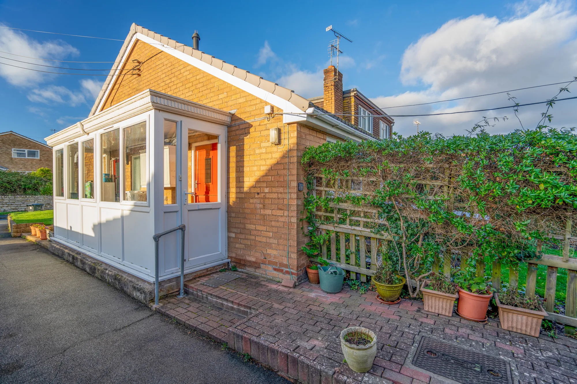 2 bed bungalow for sale in Upper Street, Worcester  - Property Image 5