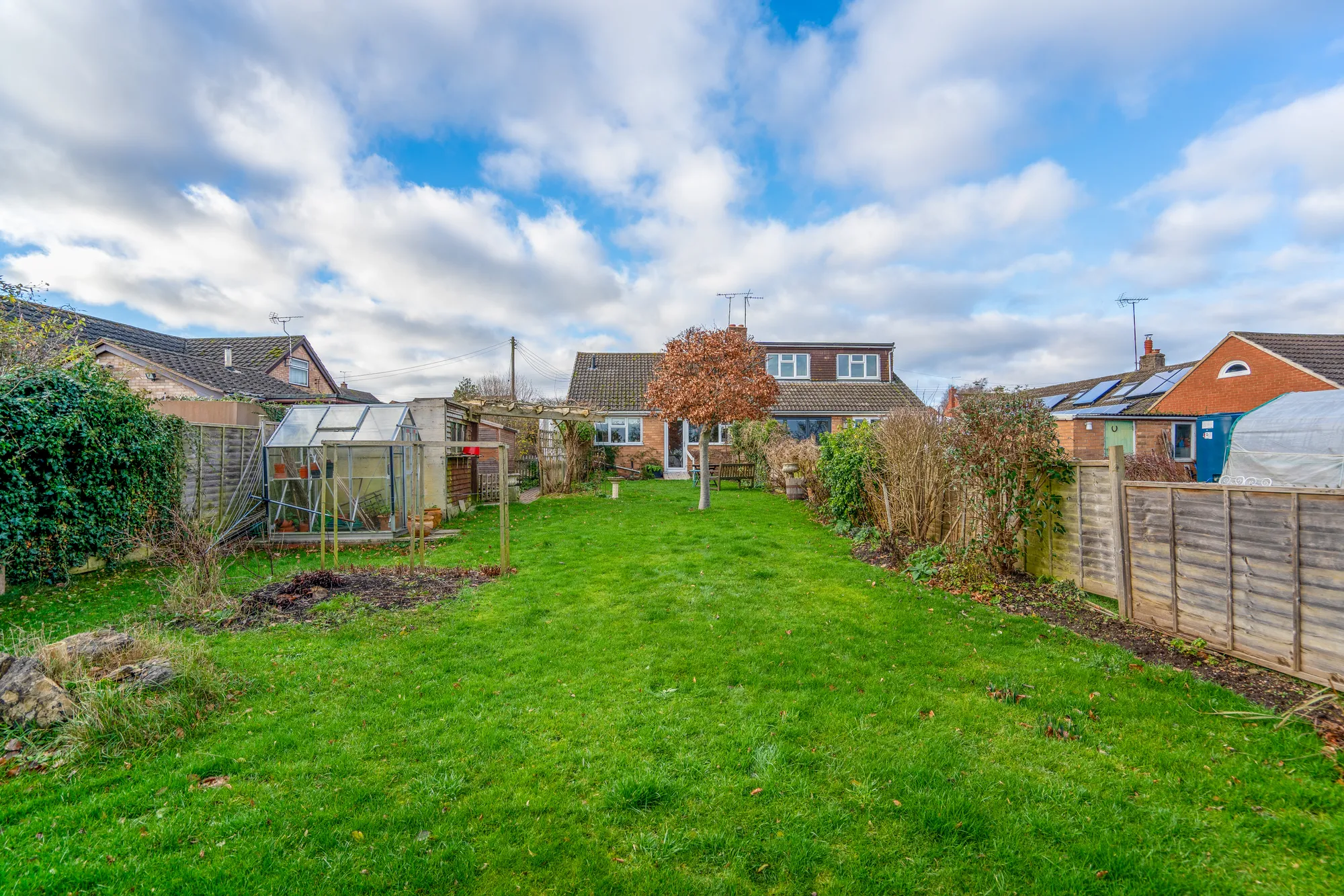 2 bed semi-detached bungalow for sale in Upper Street, Worcester  - Property Image 4