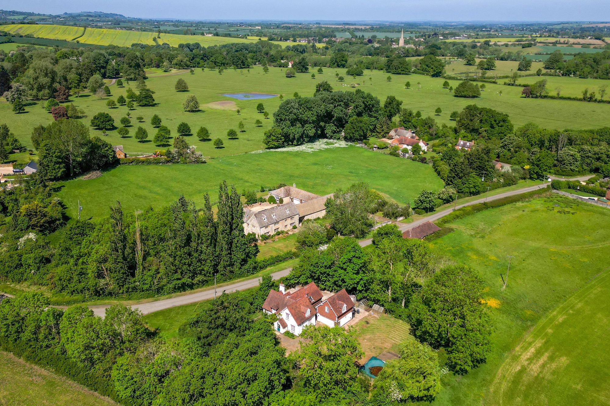 5 bed village house for sale in Honington, Shipston-On-Stour, CV36 16