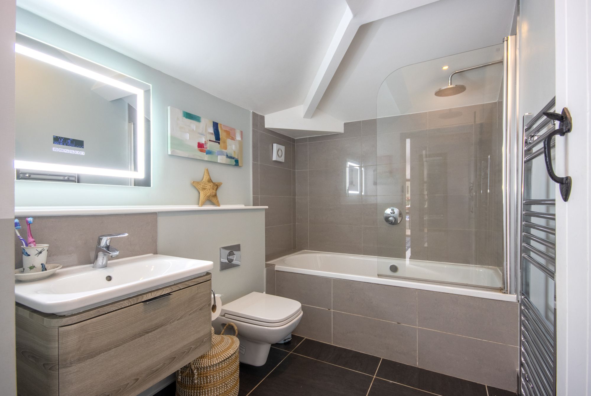 2 bed end of terrace house for sale in London Road, Worcester, WR5 12