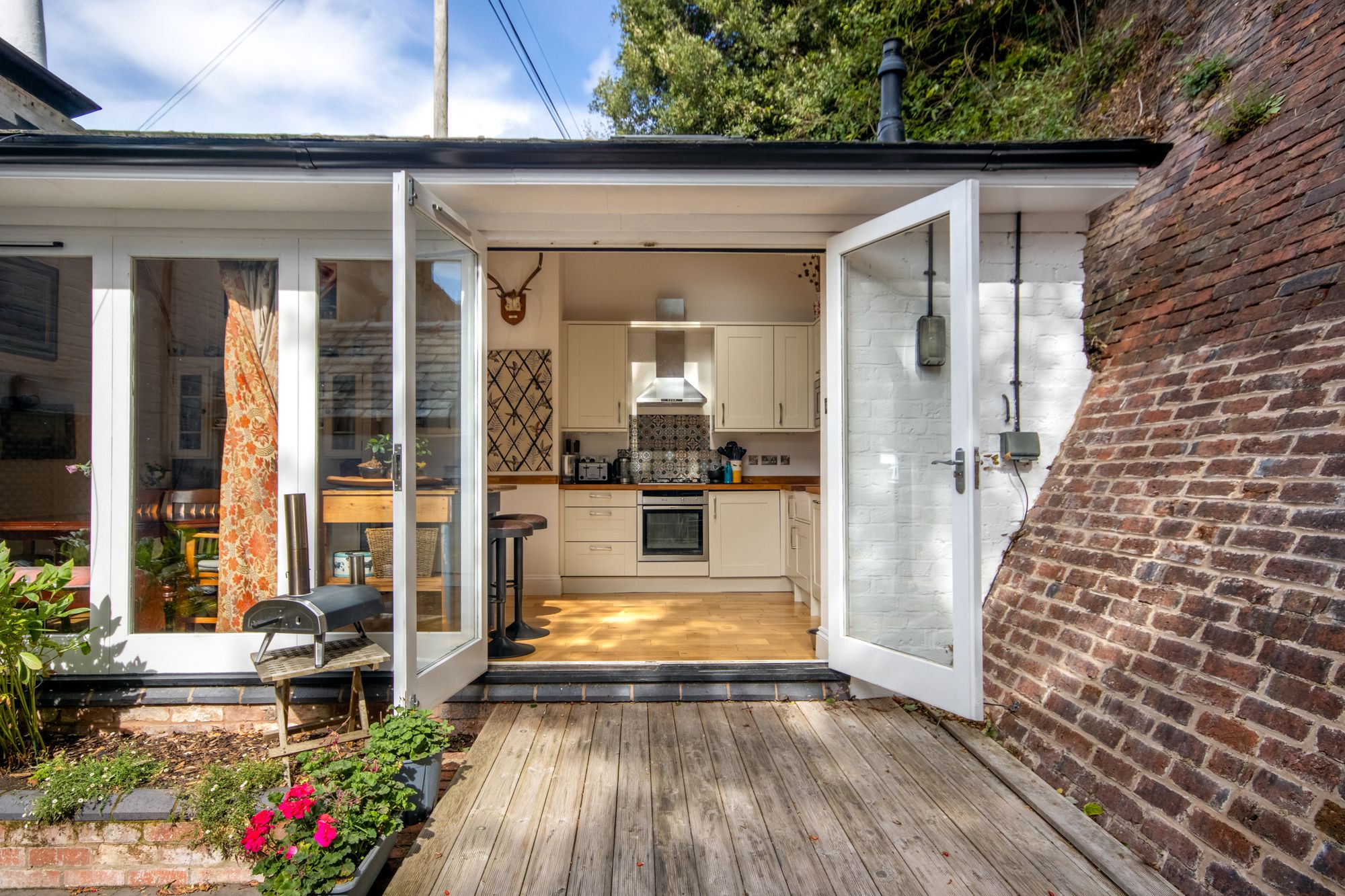 2 bed end of terrace house for sale in London Road, Worcester, WR5 8