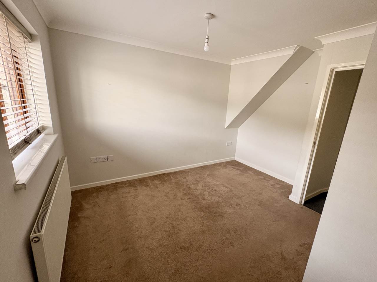 2 bed terraced house to rent in Bramble Close, Caerau 7