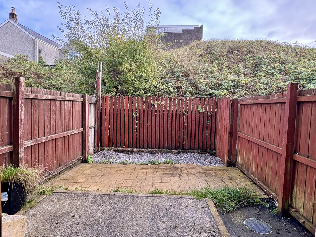 2 bed terraced house to rent in Bramble Close, Caerau 12