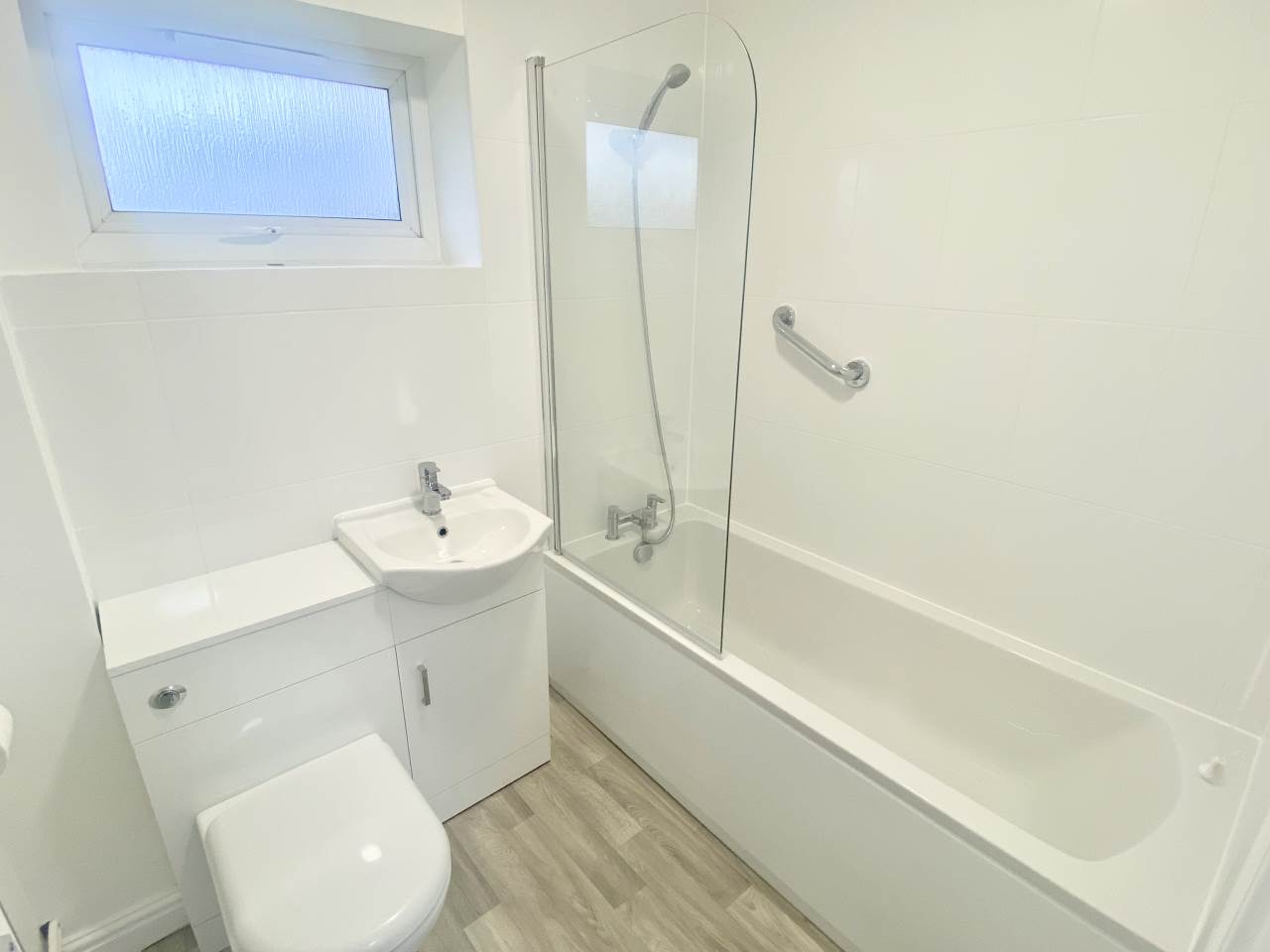2 bed flat to rent in Glossop Court, Pencoed  - Property Image 4