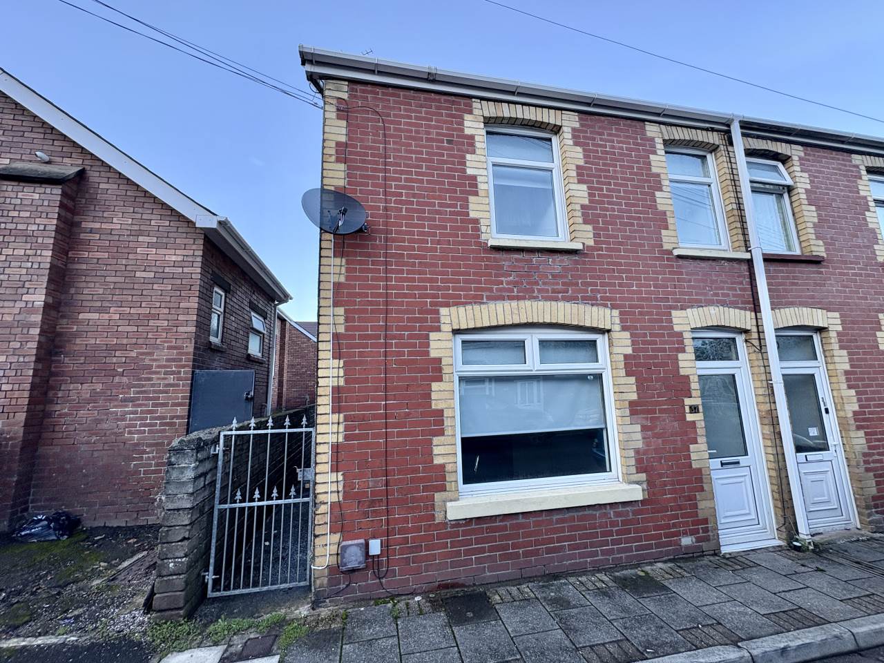 3 bed semi-detached house to rent in Dunraven Street  - Property Image 1