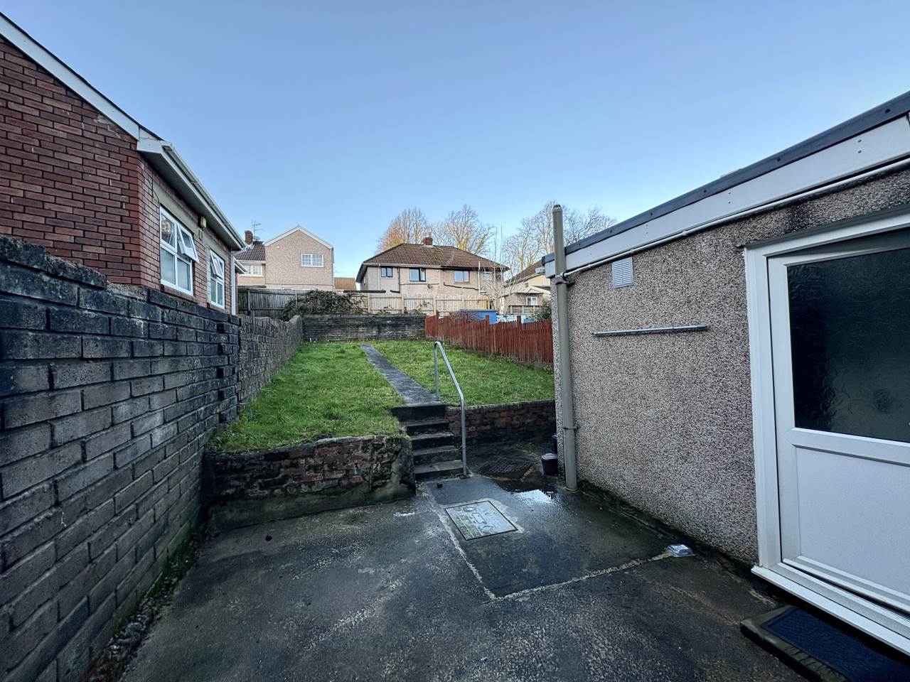 3 bed semi-detached house to rent in Dunraven Street 7