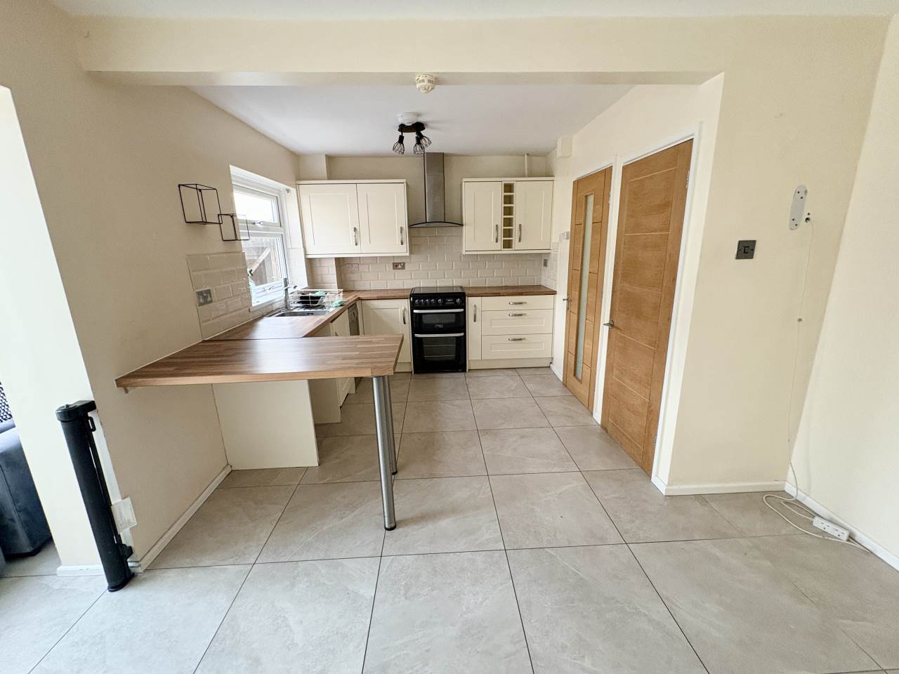 3 bed semi-detached house to rent in Cefn Nant, Pencoed 2
