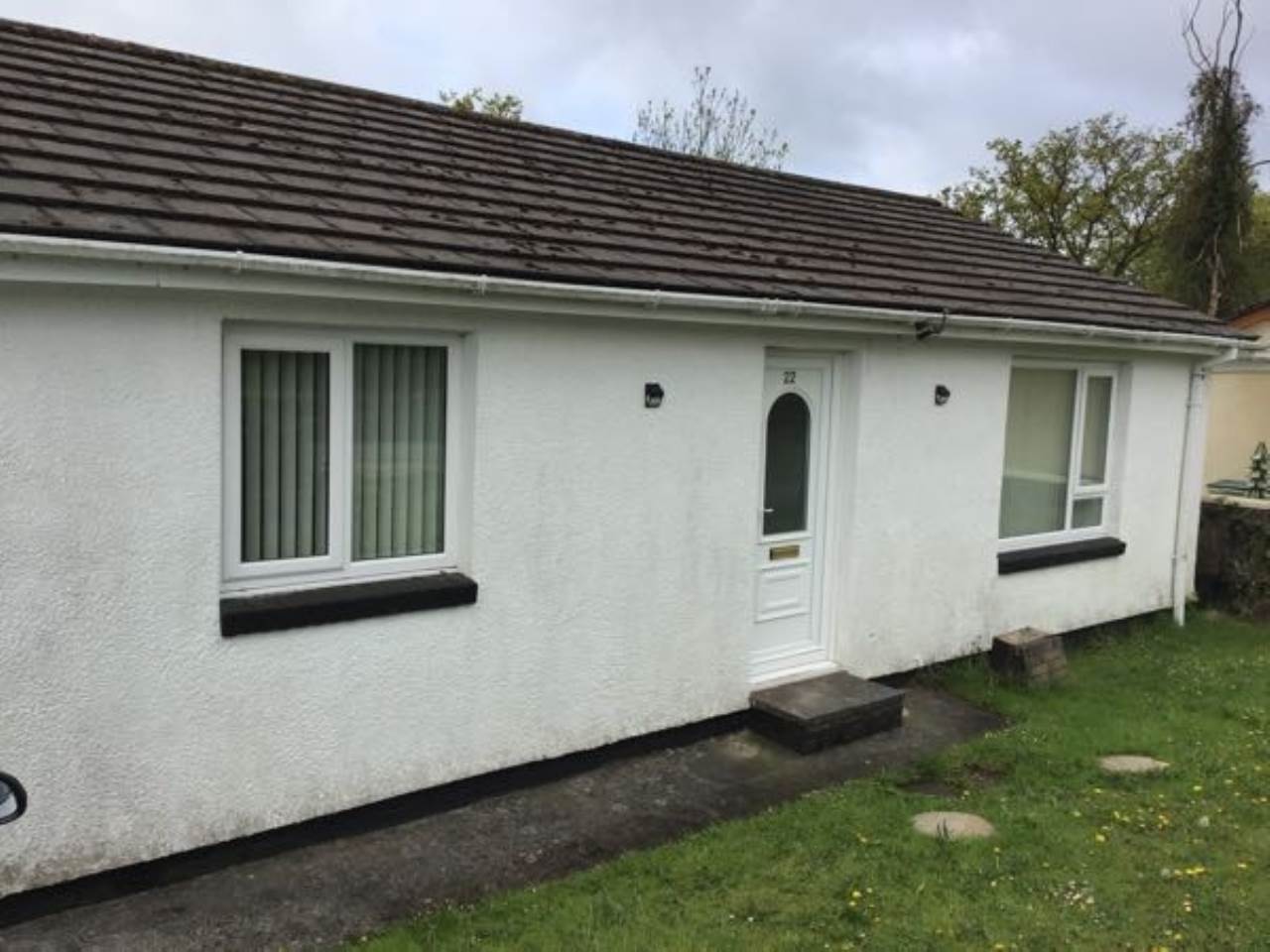 2 bed semi-detached bungalow to rent in Cae Garn, Heol-Y-Cyw  - Property Image 1