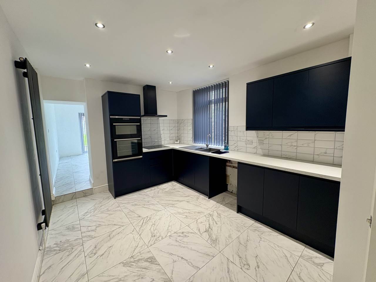 3 bed terraced house to rent in Charles Street 3