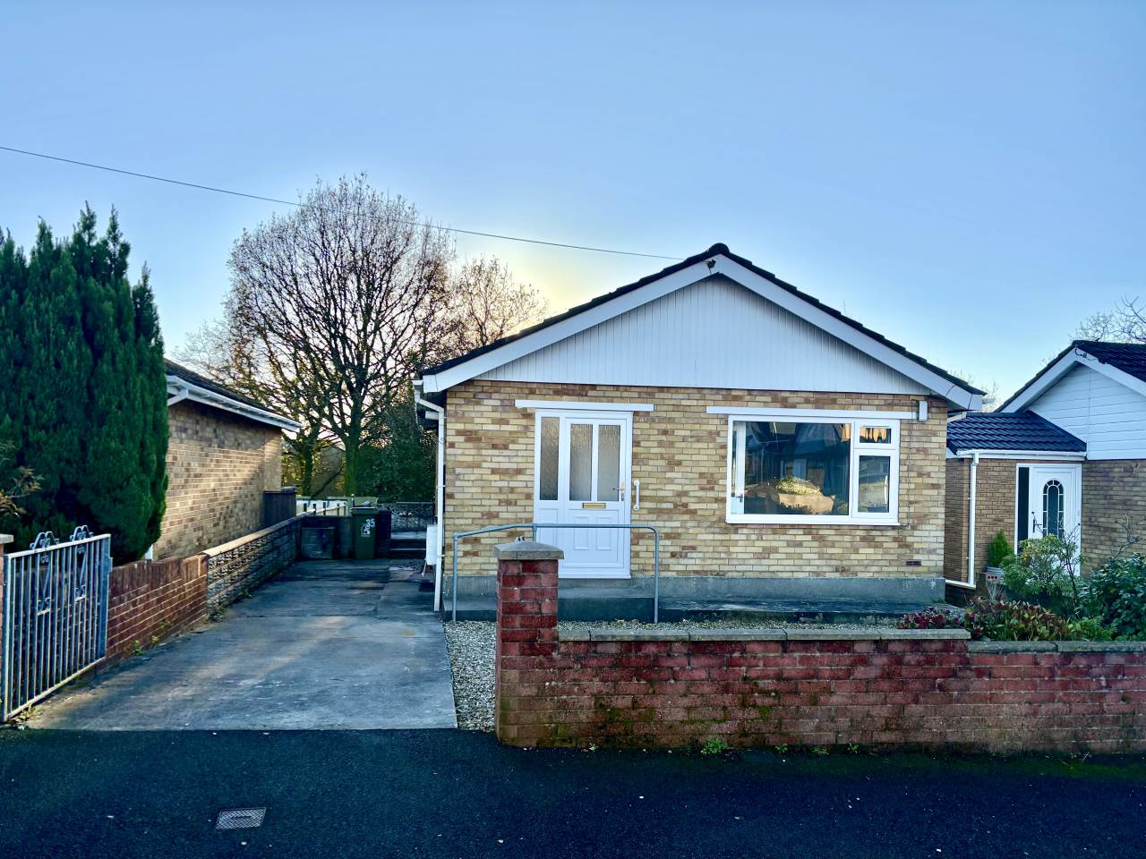 2 bed bungalow to rent in Woodland Park, Kenfig Hill - Property Image 1