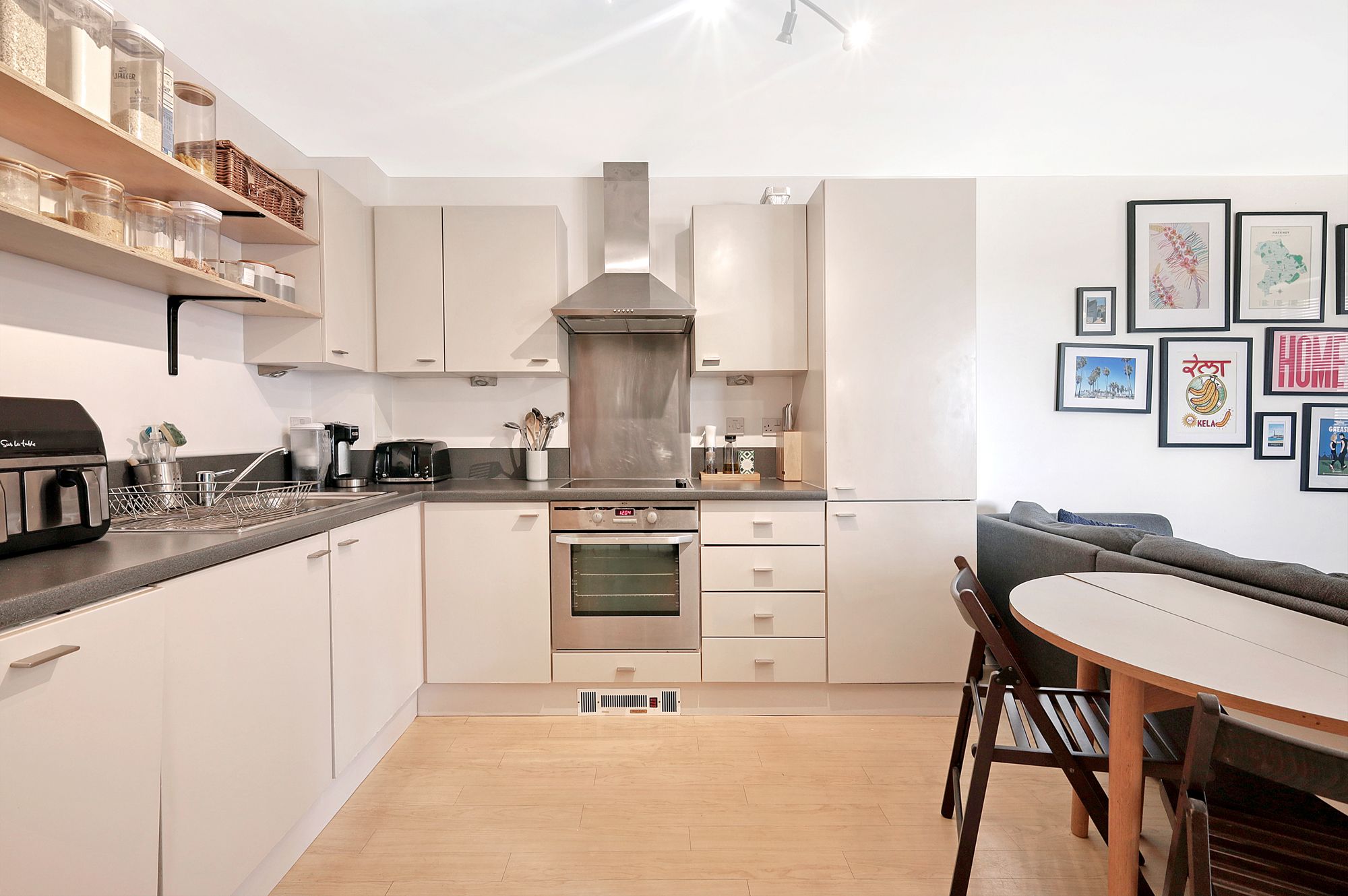 2 bed apartment for sale in Oliver Road, Cunningham Court, E10  - Property Image 2