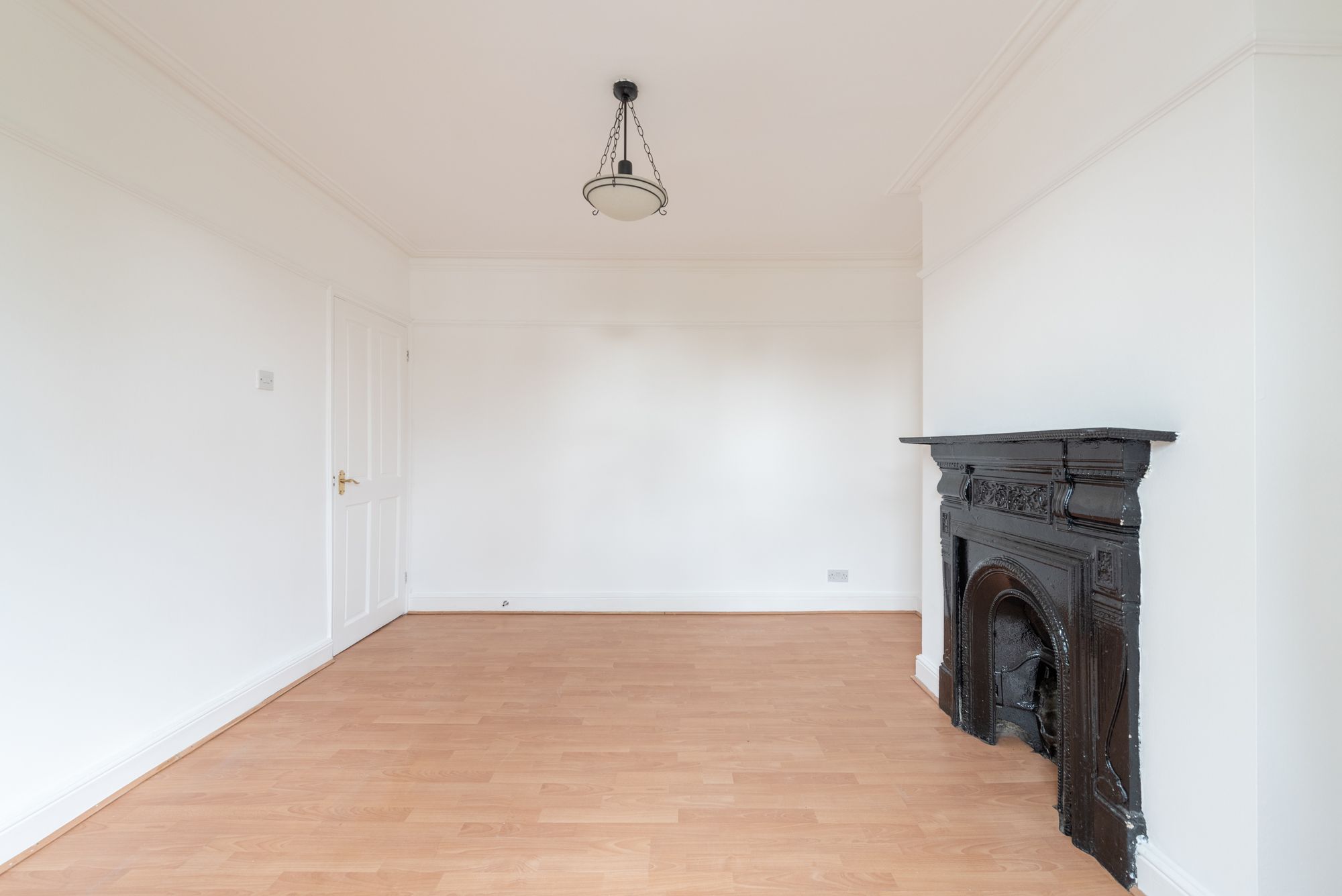 3 bed flat for sale in St. Johns Road, London  - Property Image 5