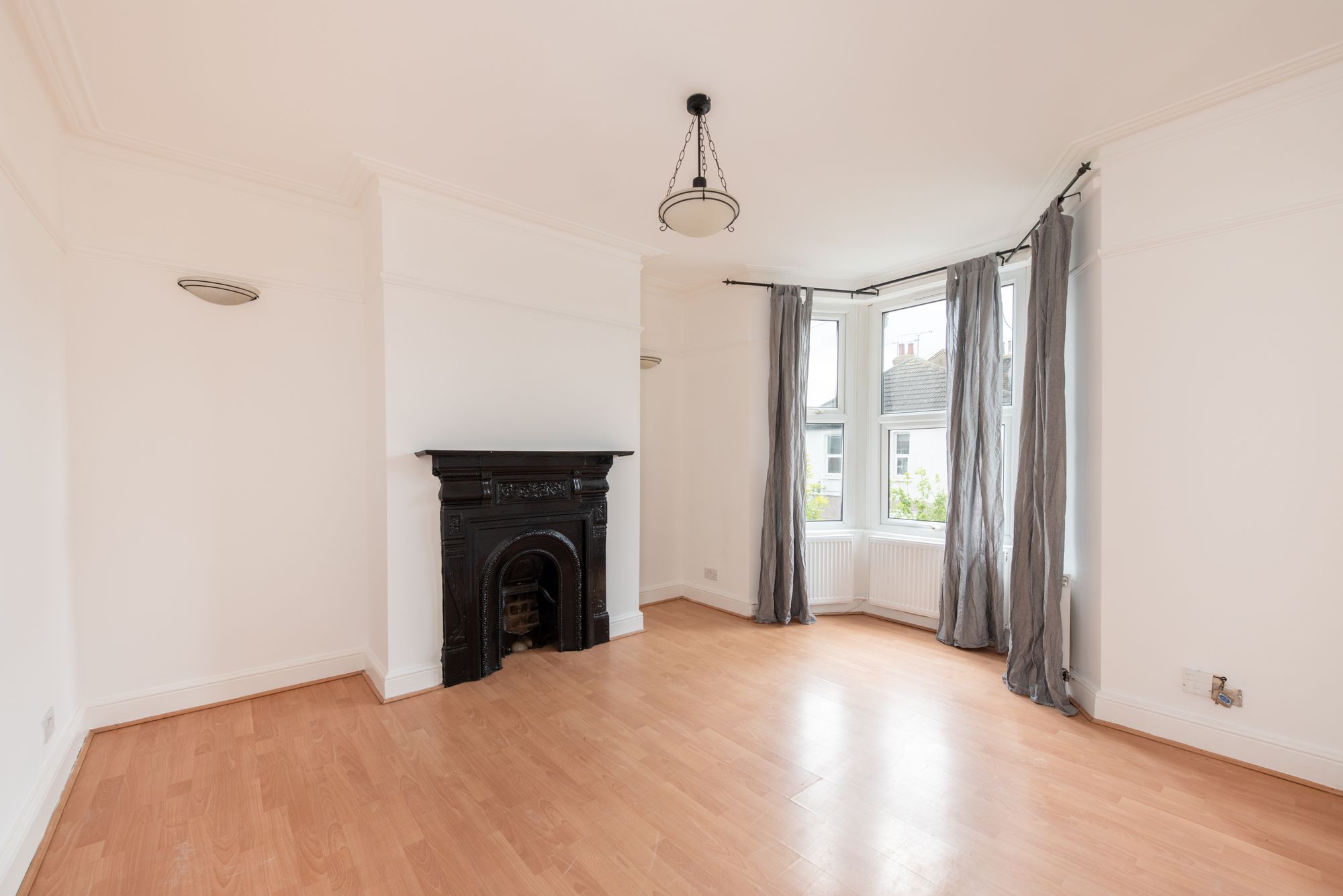 3 bed flat for sale in St. Johns Road, London  - Property Image 4