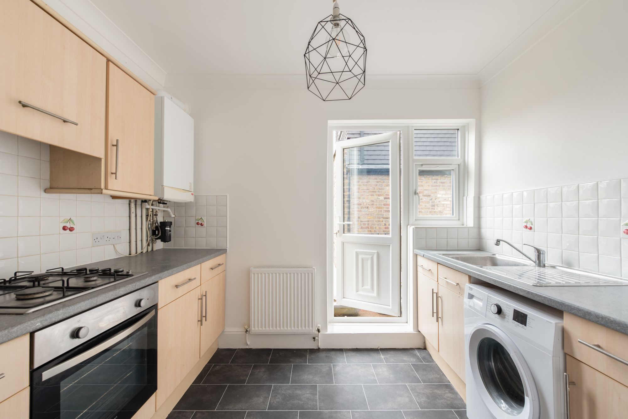 3 bed flat for sale in St. Johns Road, London  - Property Image 2