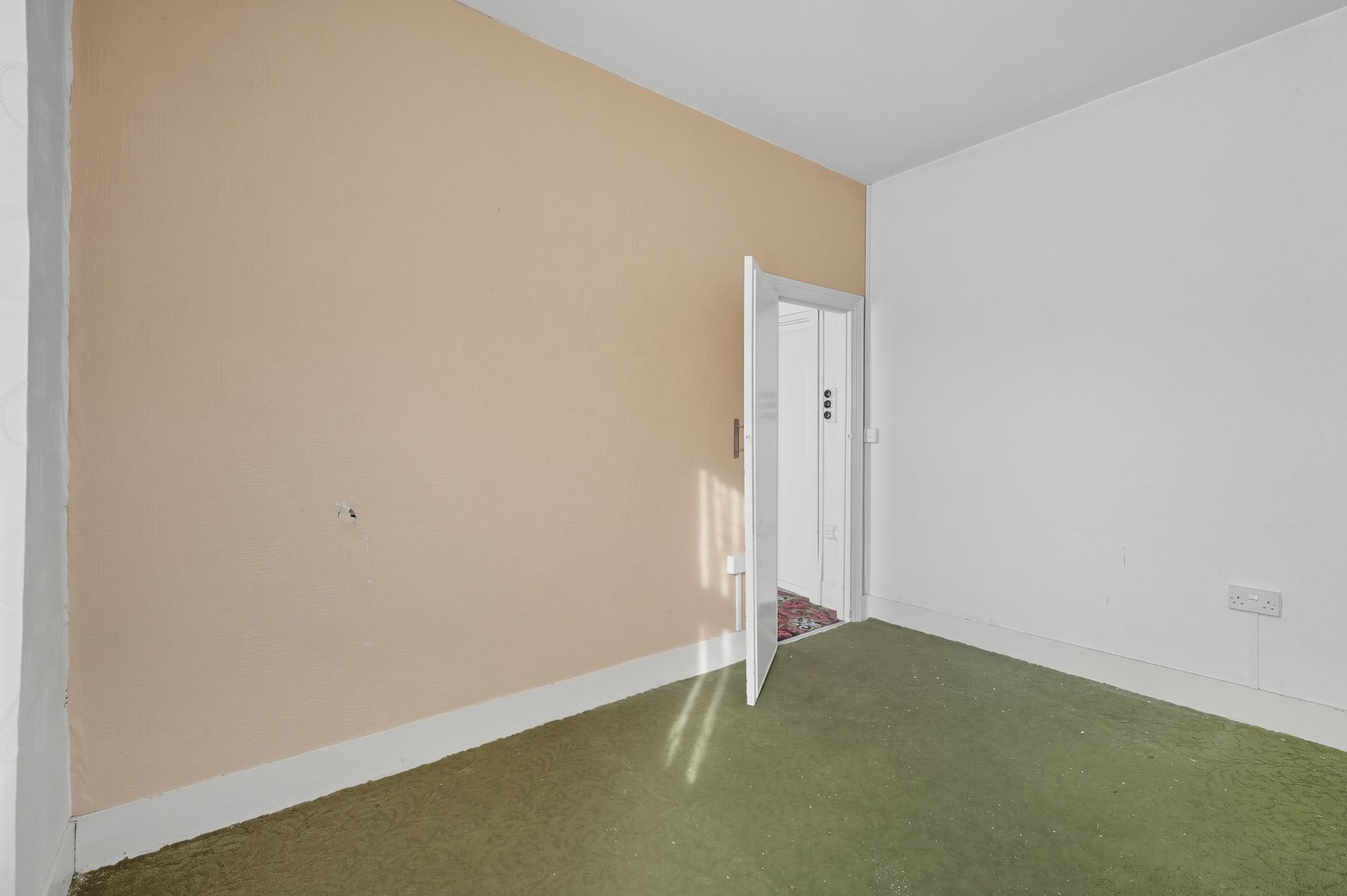 3 bed terraced house for sale in Henniker Gardens, London, E6  - Property Image 10