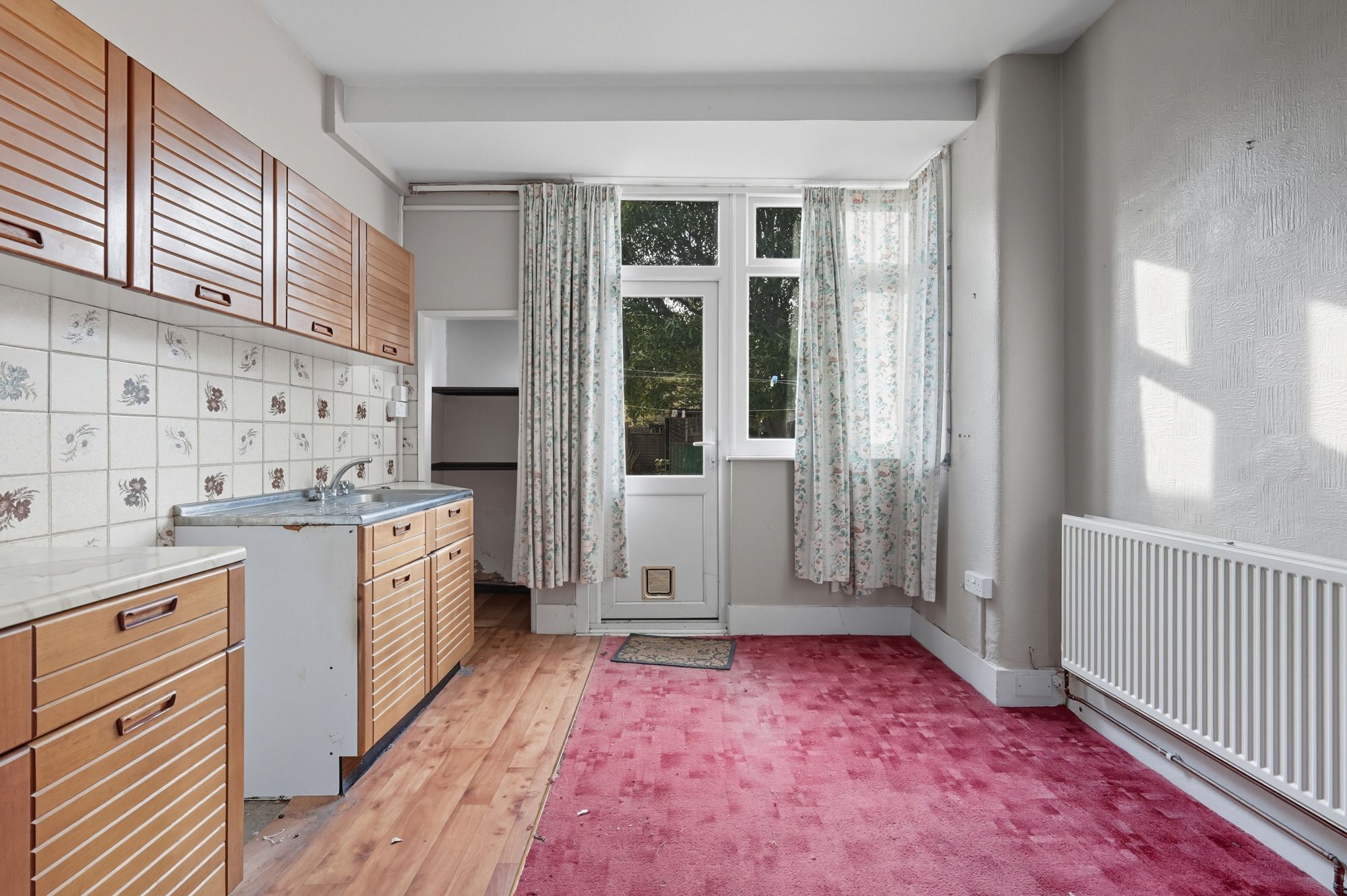 3 bed terraced house for sale in Henniker Gardens, London, E6  - Property Image 7