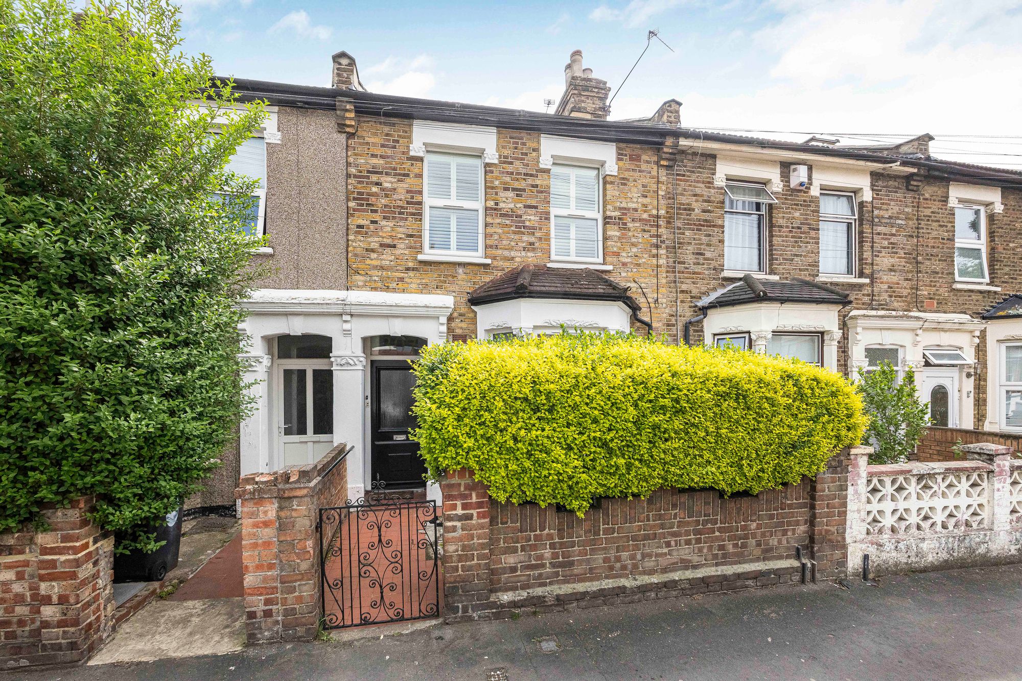 2 bed flat for sale in Murchison Road, Leyton, E10  - Property Image 1