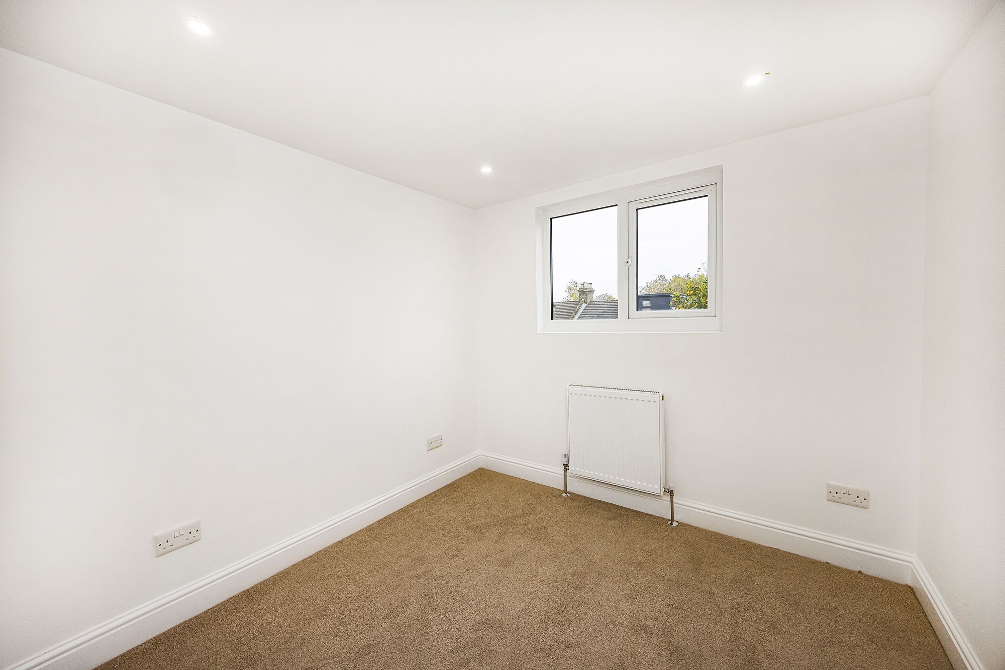 4 bed terraced house for sale in Balmoral Road, London  - Property Image 14