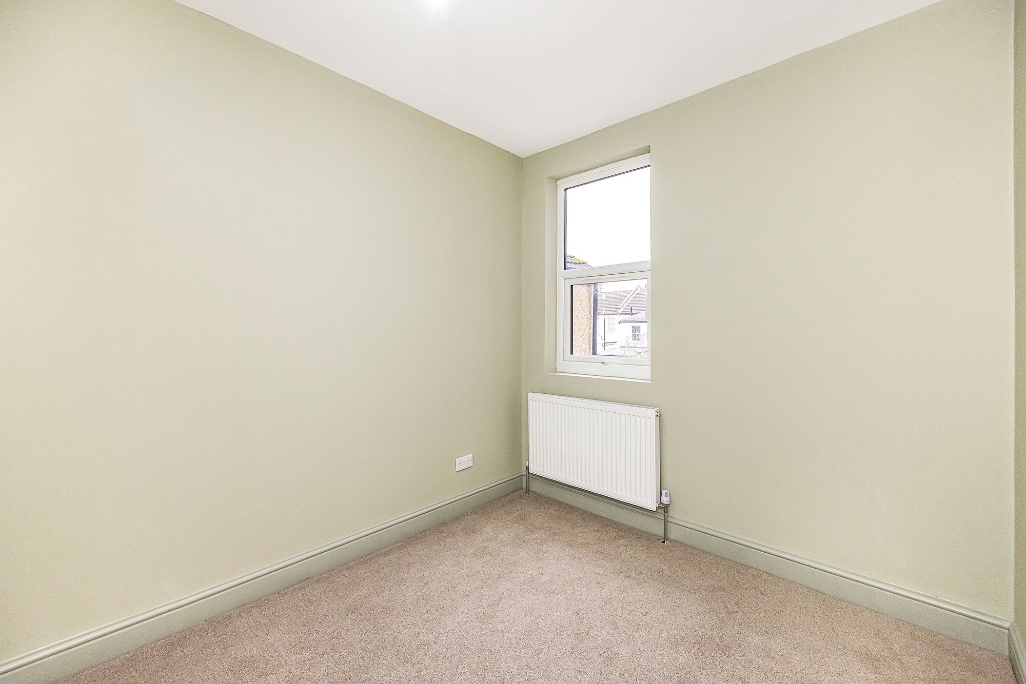 4 bed terraced house for sale in Balmoral Road, London  - Property Image 16