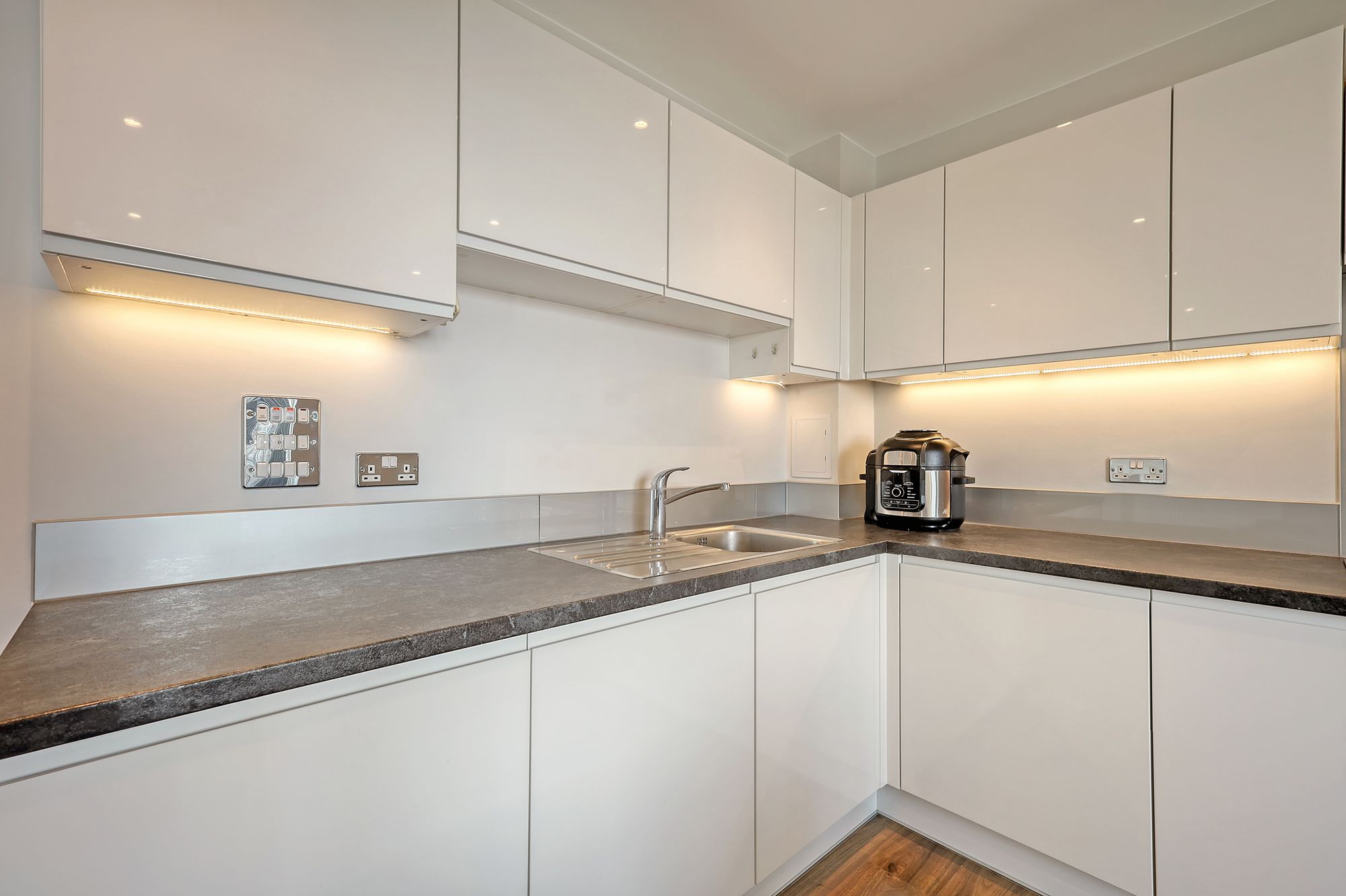 2 bed flat for sale in Dunedin Road, London  - Property Image 9