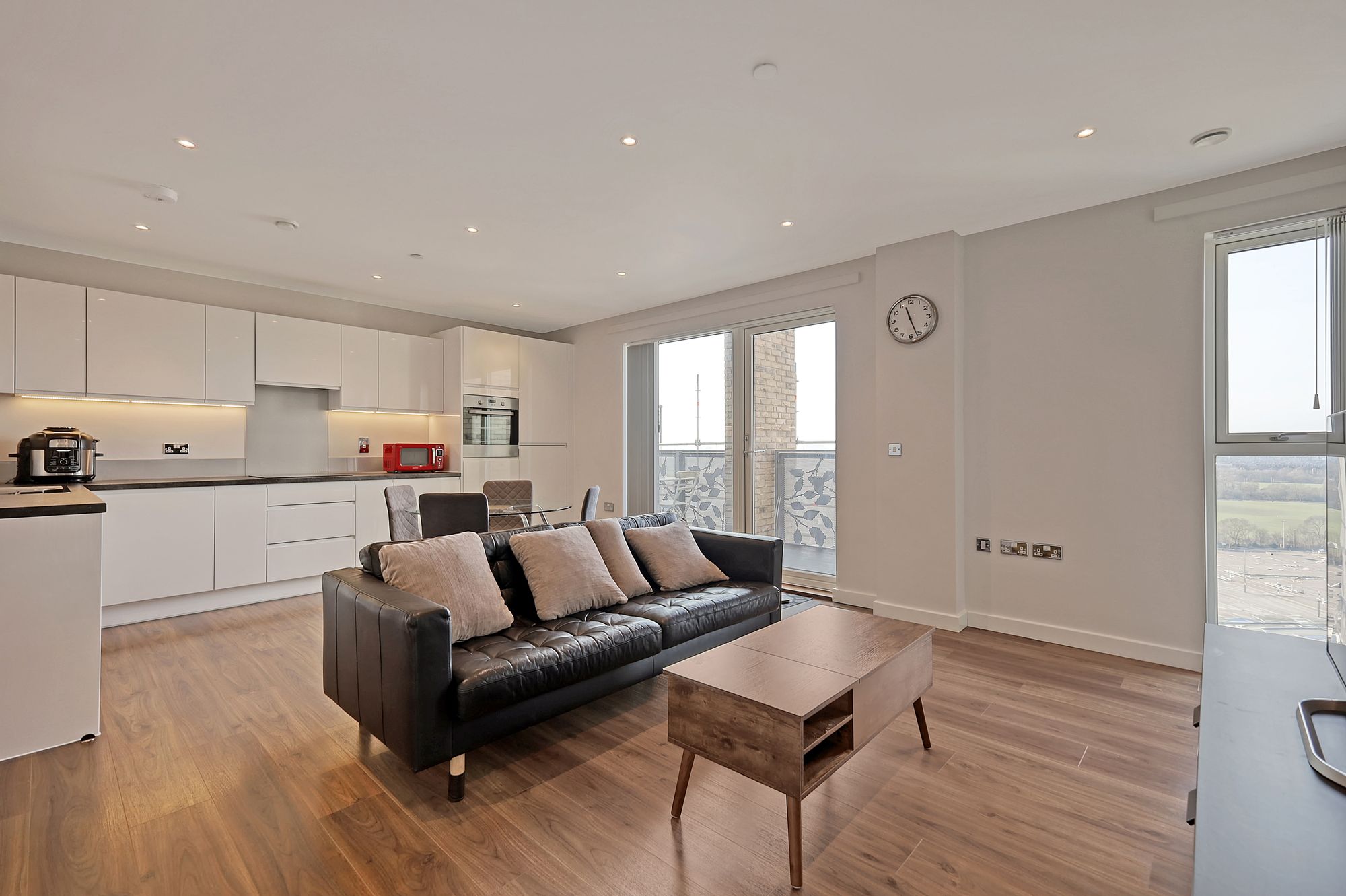 2 bed flat for sale in Dunedin Road, London  - Property Image 2