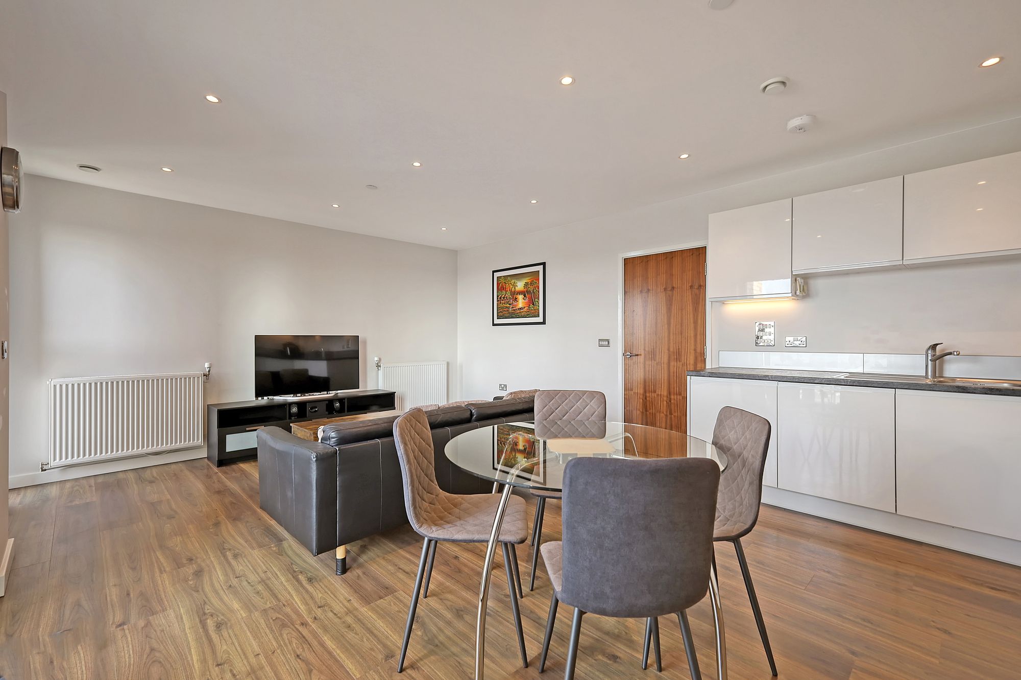 2 bed flat for sale in Dunedin Road, London  - Property Image 5