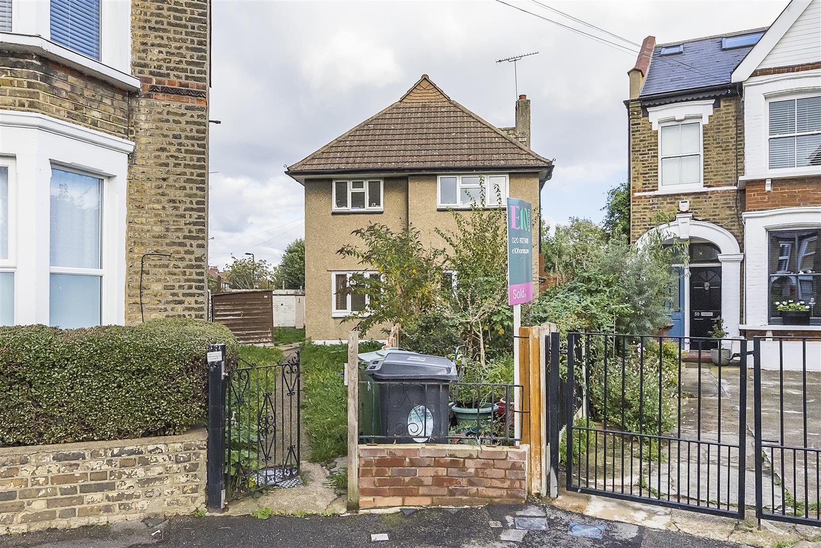 2 bed flat to rent in Brunswick Road, Leyton  - Property Image 1