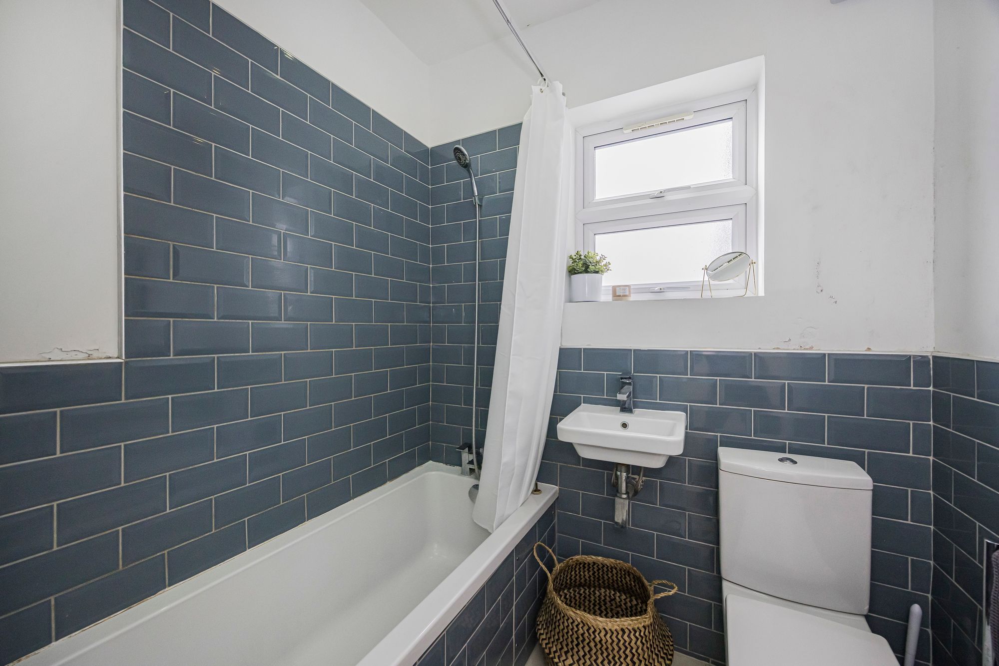 2 bed flat for sale in Francis Road, Leyton, E10 8
