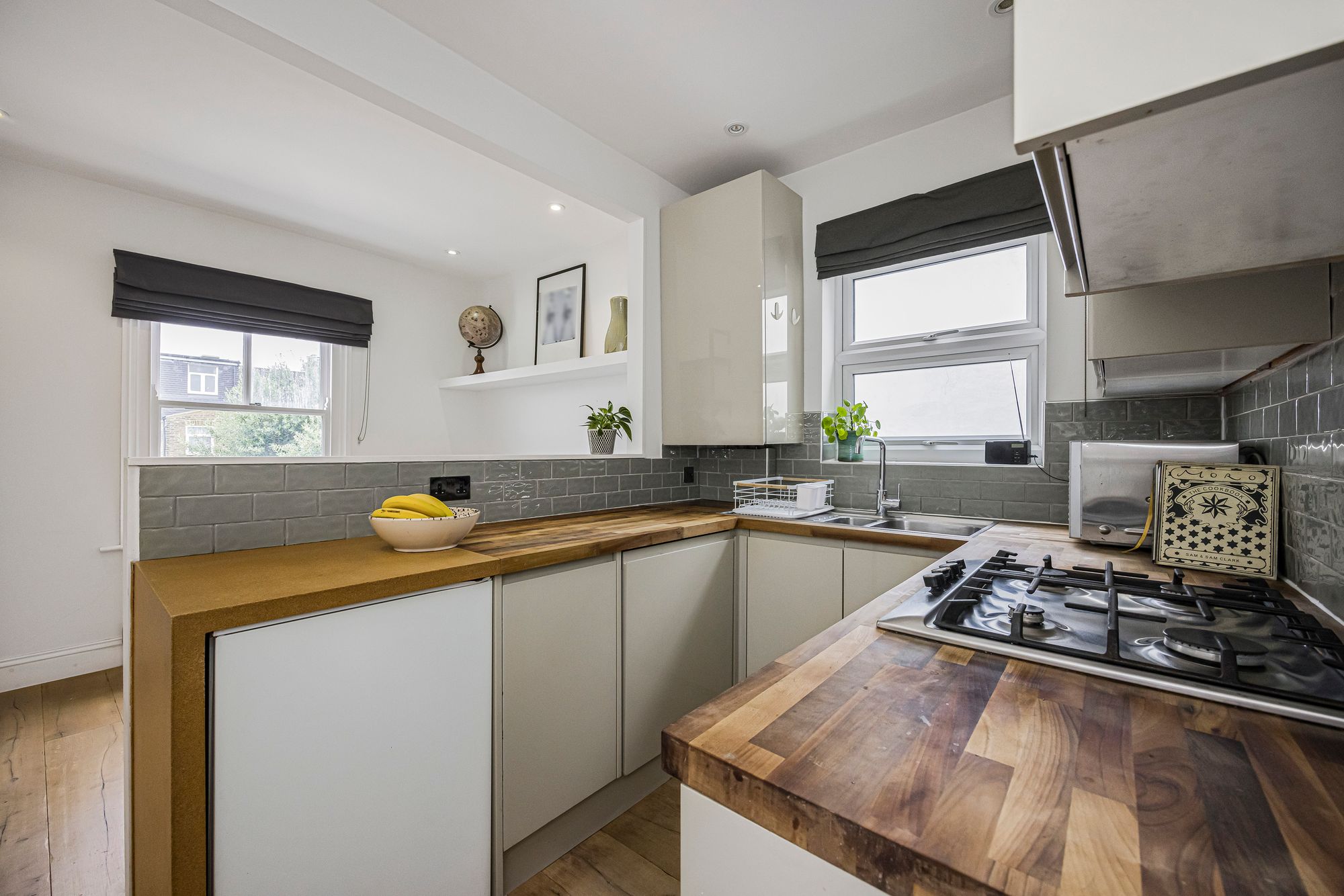 2 bed flat for sale in Francis Road, Leyton, E10 2