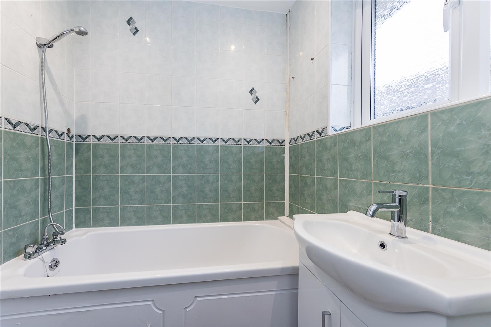 2 bed flat to rent in Brunswick Road, London  - Property Image 10