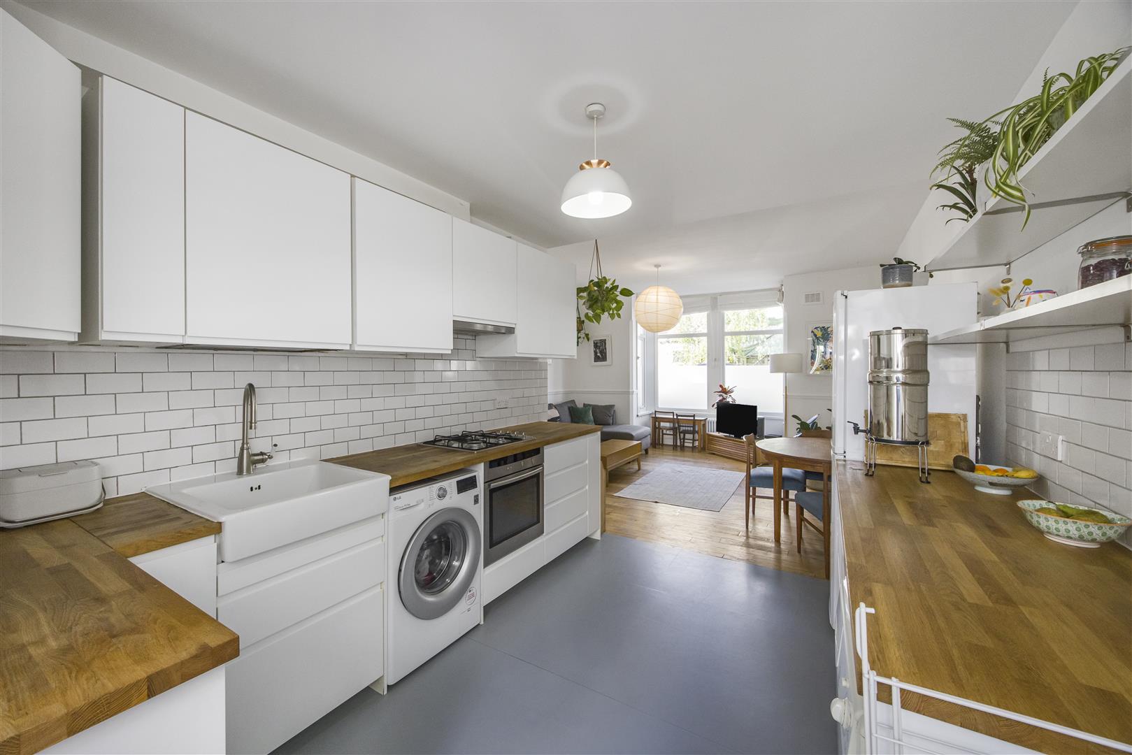 2 bed flat for sale in Dawlish Road, London  - Property Image 8