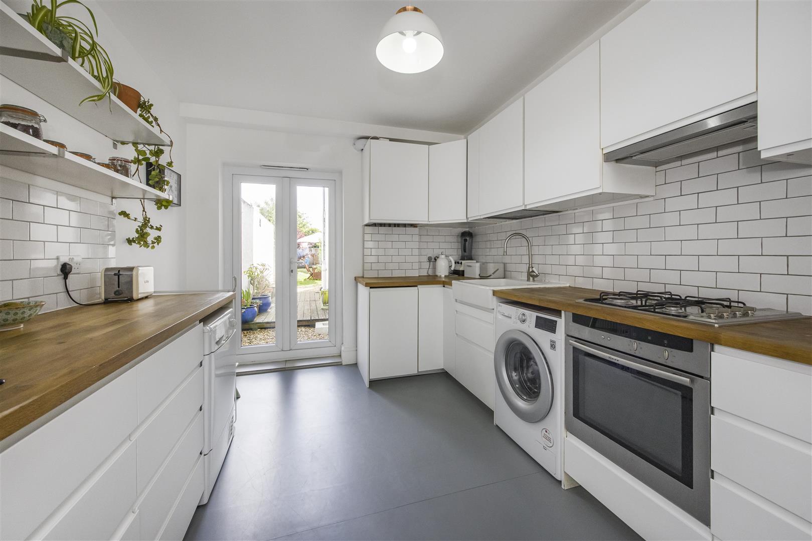 2 bed flat for sale in Dawlish Road, London  - Property Image 7