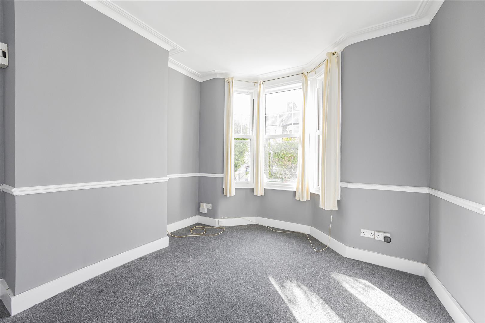 2 bed flat to rent in Morley Road, London  - Property Image 3