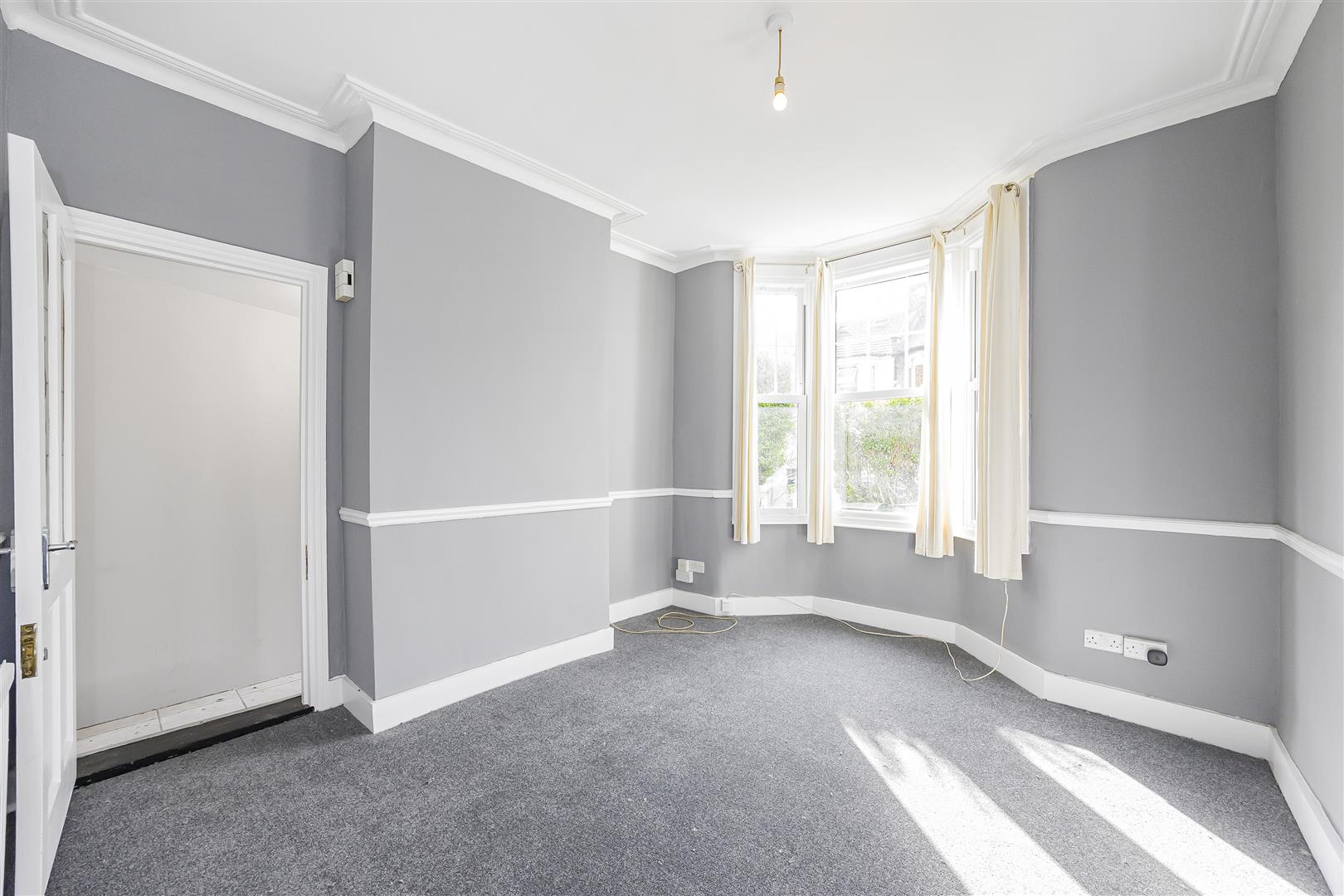 2 bed flat to rent in Morley Road, London  - Property Image 2