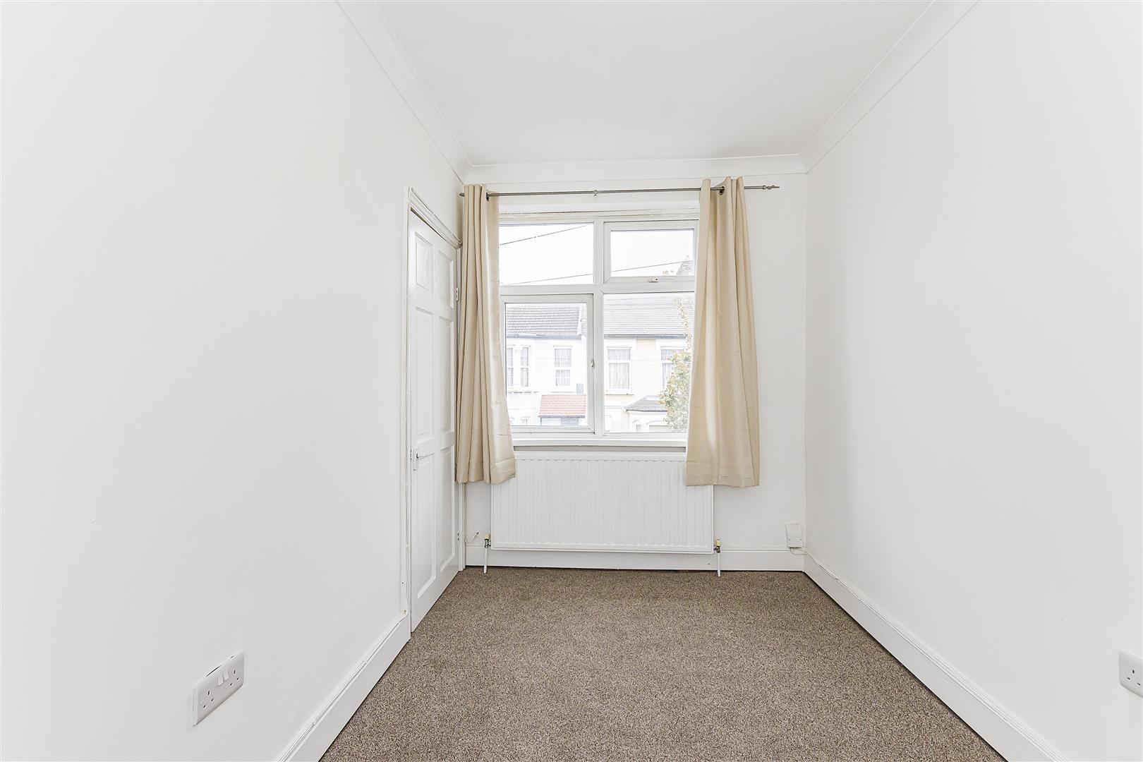 3 bed flat to rent in Ashville Road, London  - Property Image 5