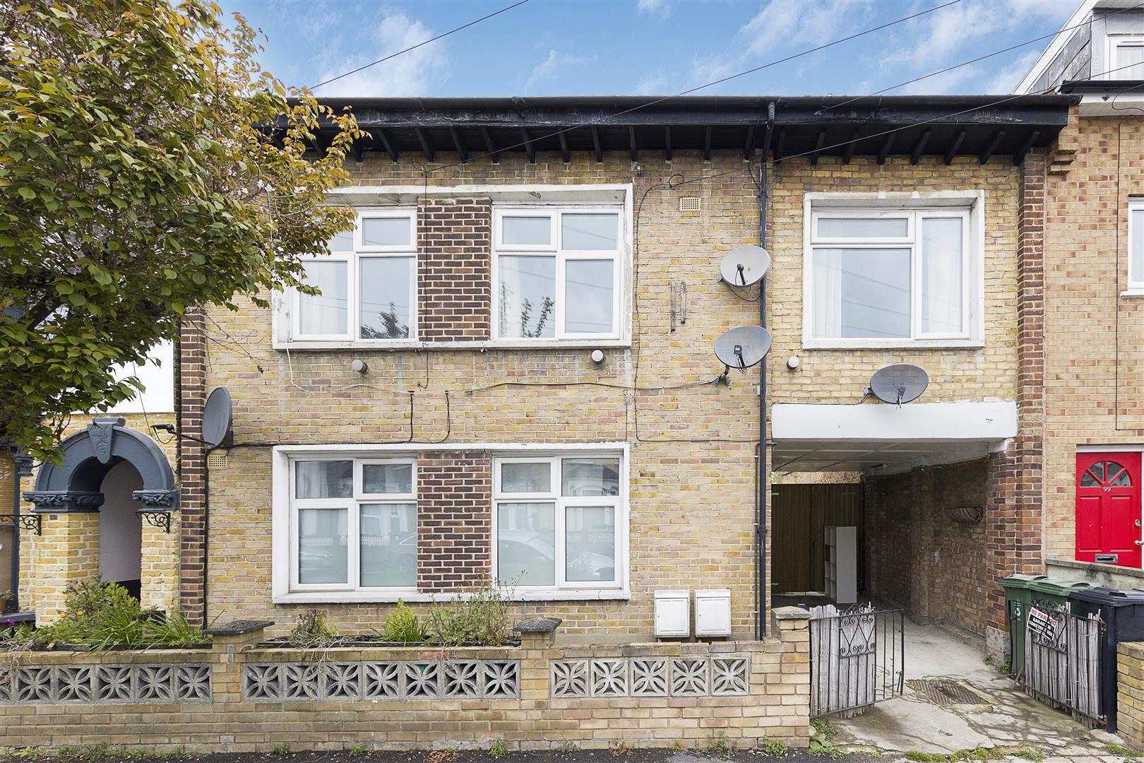 3 bed flat to rent in Ashville Road, London  - Property Image 1