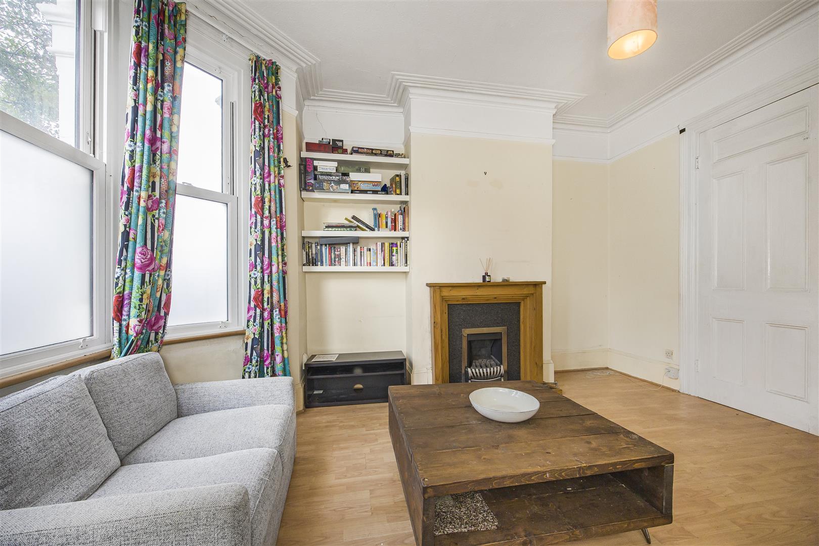 2 bed flat for sale in Lea Bridge Road, London  - Property Image 3