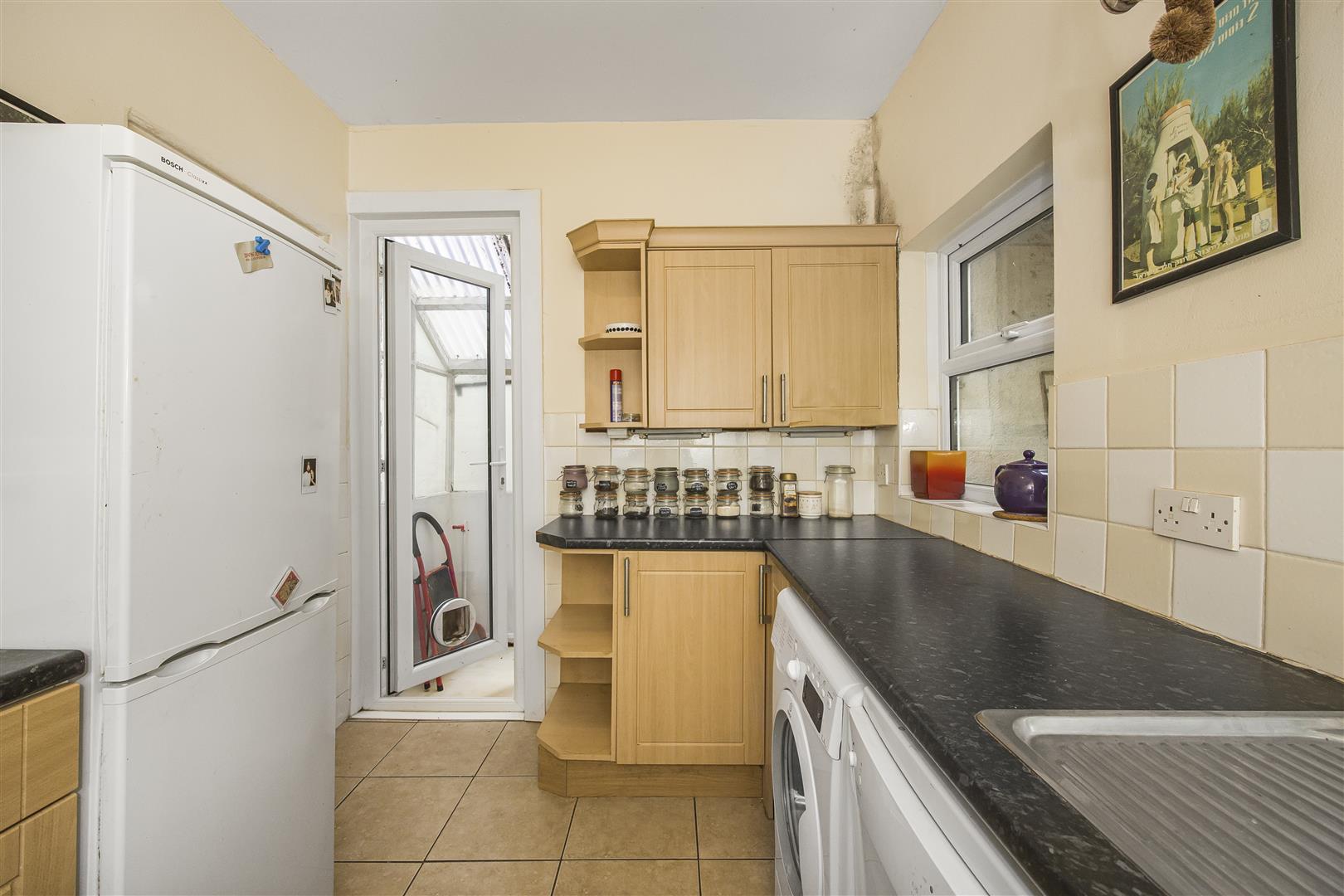 2 bed flat for sale in Lea Bridge Road, London  - Property Image 5