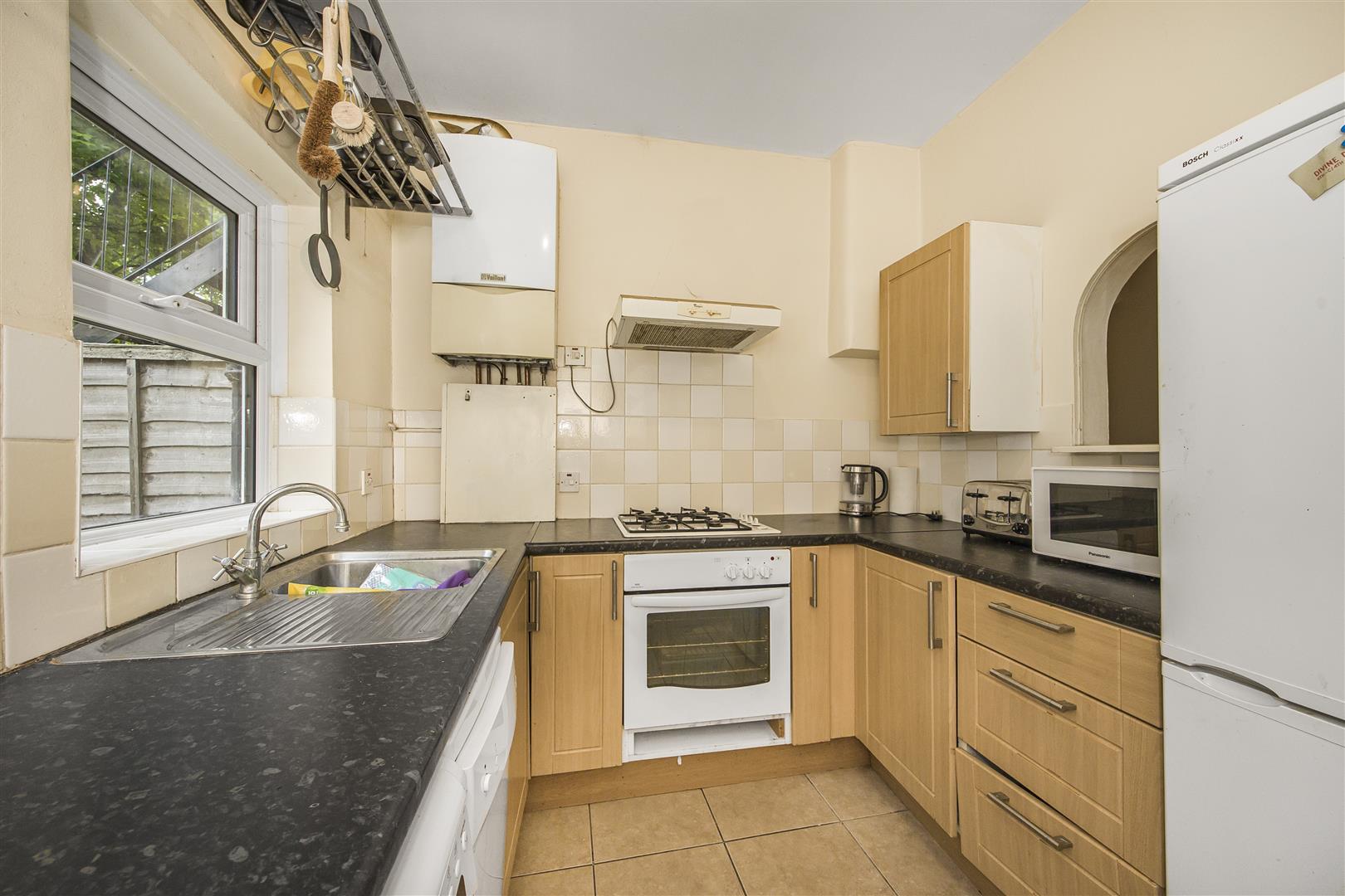 2 bed flat for sale in Lea Bridge Road, London  - Property Image 6