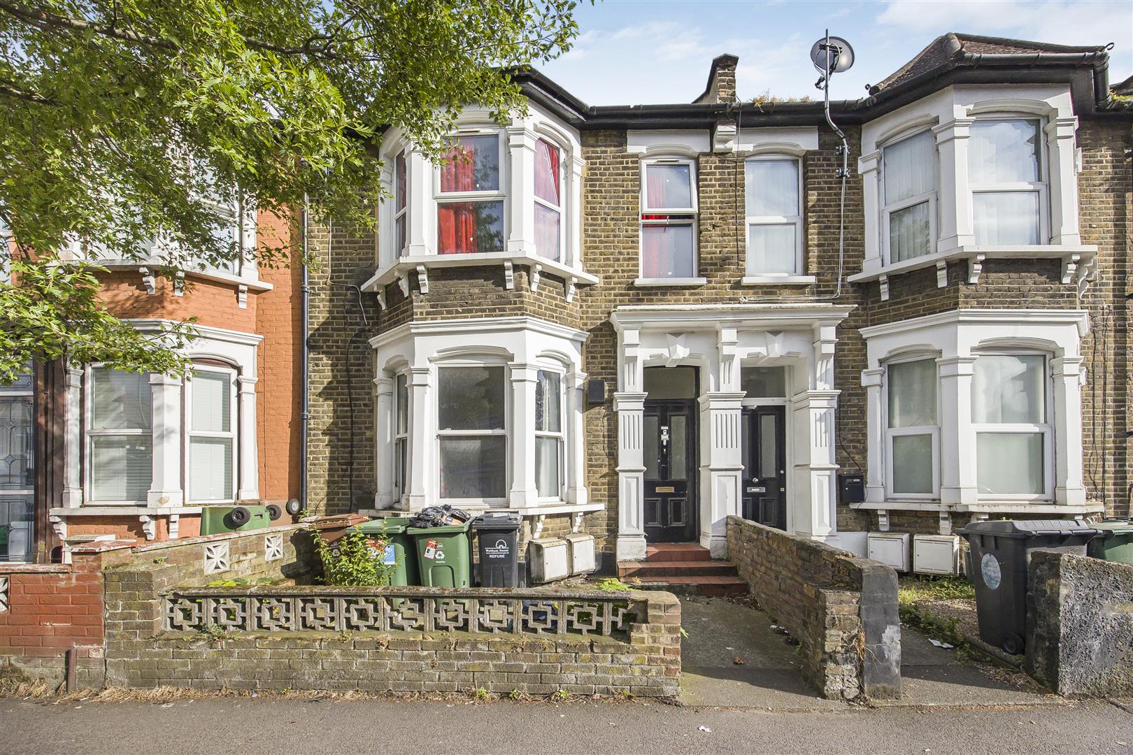 2 bed flat for sale in Lea Bridge Road, London  - Property Image 1