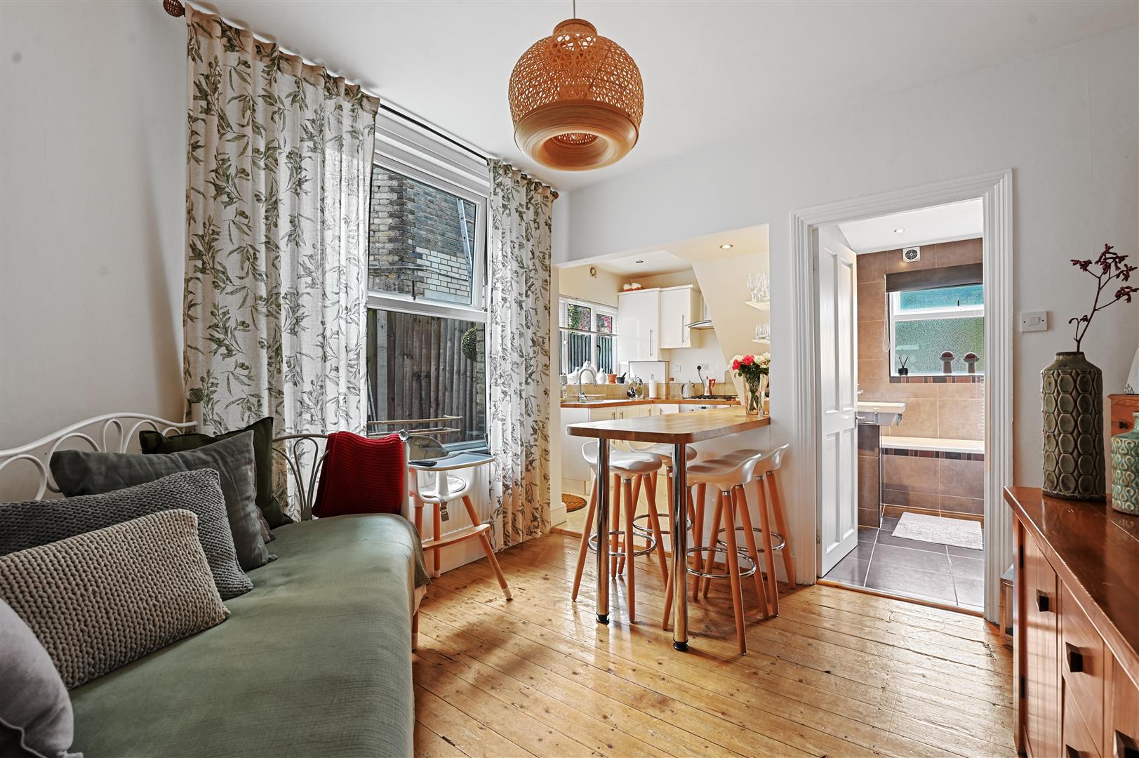 2 bed flat for sale in Goldsmith Road, London  - Property Image 2