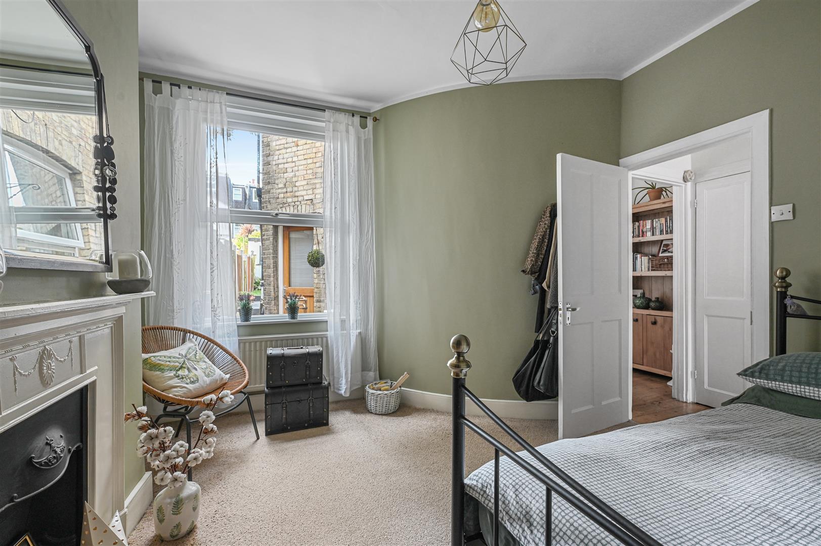 2 bed flat for sale in Goldsmith Road, London  - Property Image 9