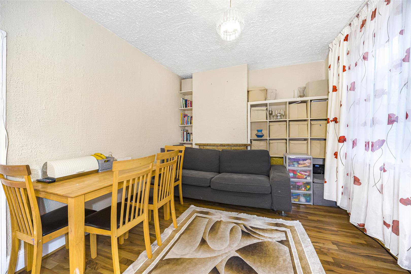 2 bed flat for sale in Hove Avenue, London  - Property Image 3