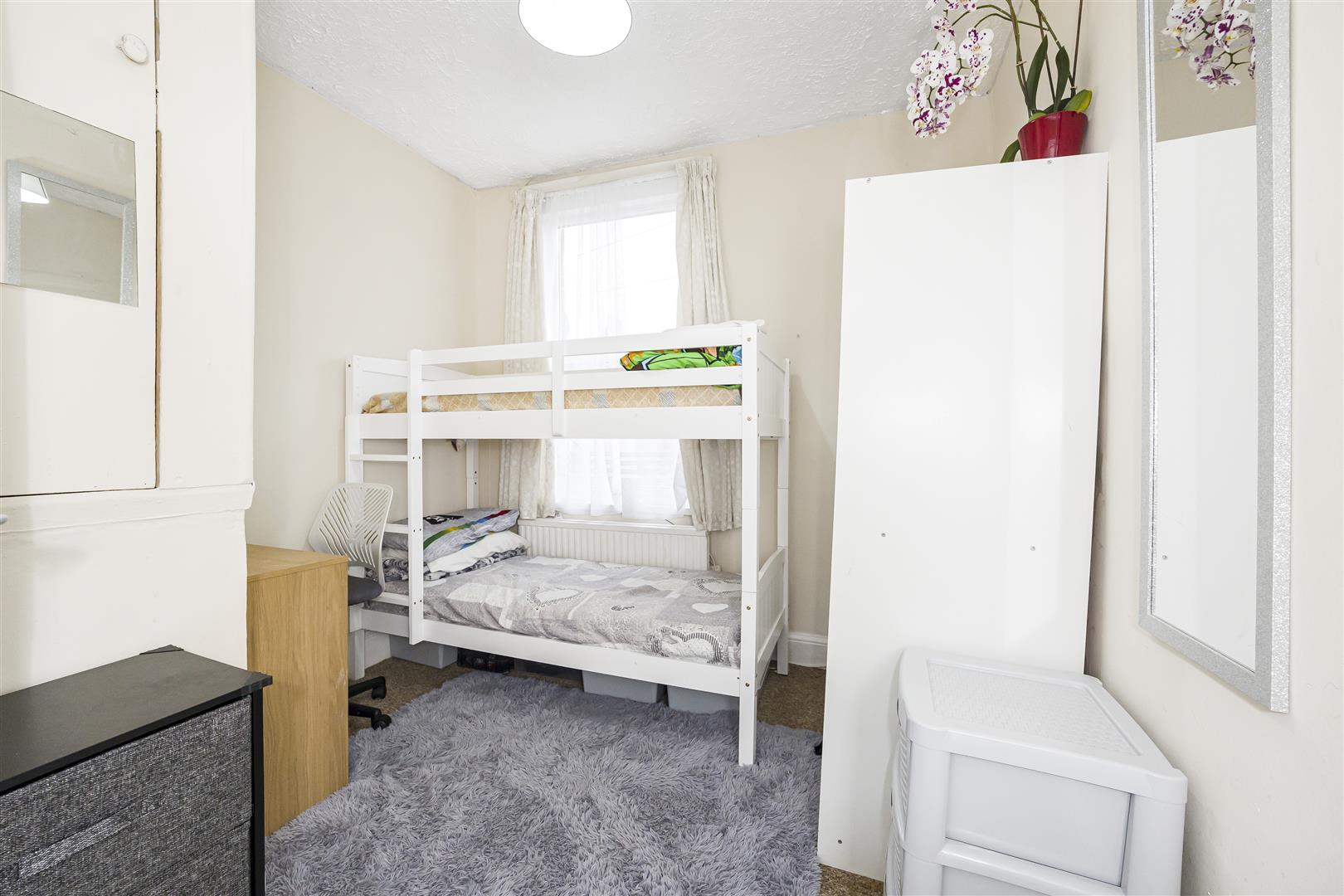 2 bed flat for sale in Hove Avenue, London  - Property Image 13