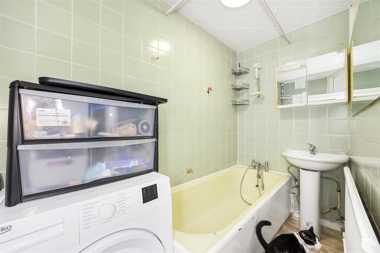 2 bed flat for sale in Hove Avenue, London  - Property Image 7