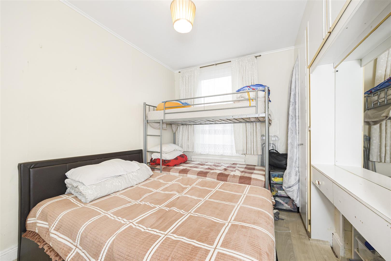 2 bed flat for sale in Hove Avenue, London  - Property Image 12